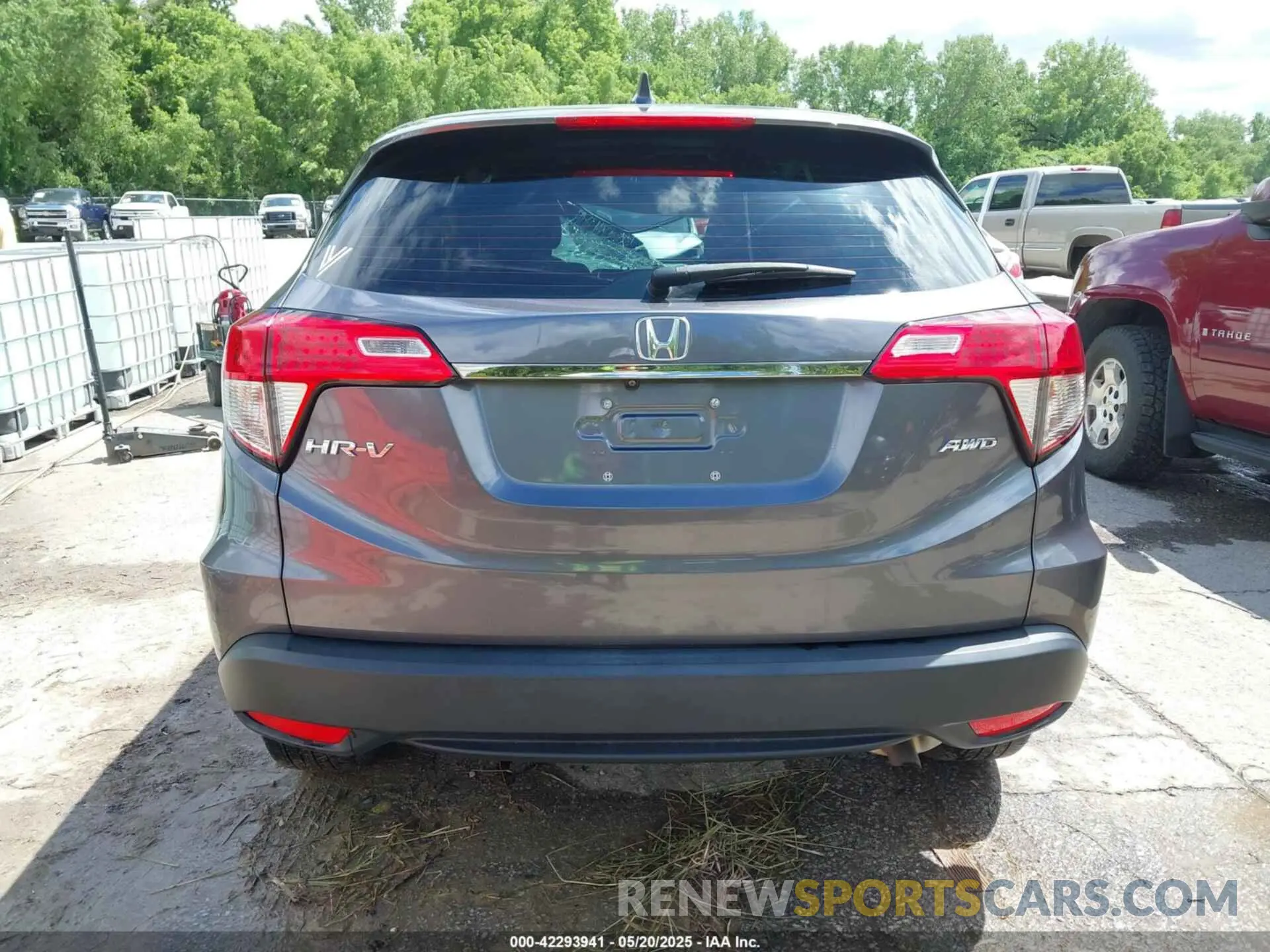 17 Photograph of a damaged car 3CZRU6H34KM728685 HONDA HR-V 2019