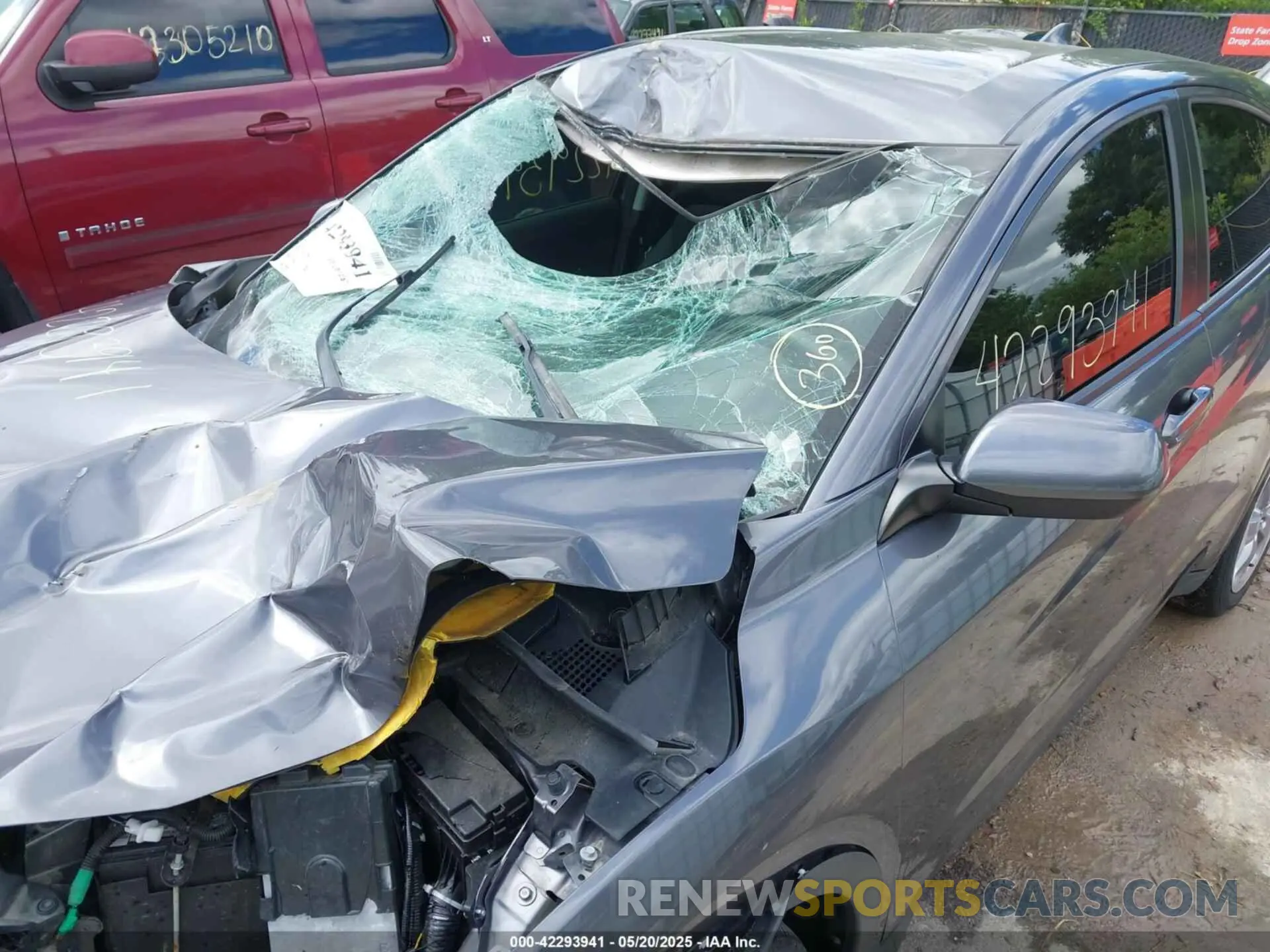 18 Photograph of a damaged car 3CZRU6H34KM728685 HONDA HR-V 2019