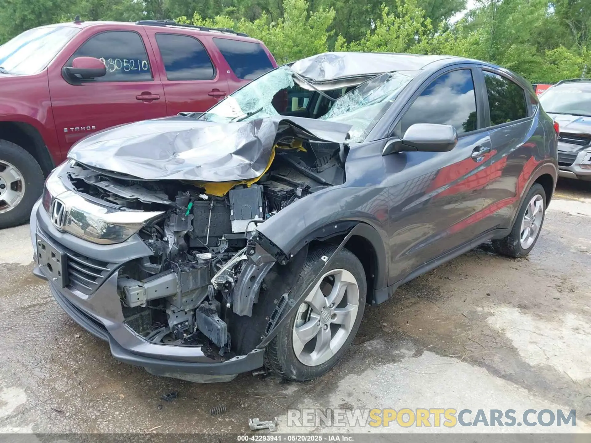 2 Photograph of a damaged car 3CZRU6H34KM728685 HONDA HR-V 2019