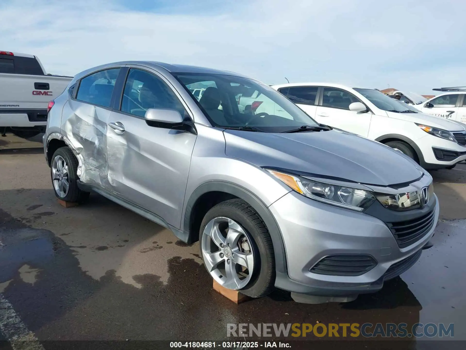 1 Photograph of a damaged car 3CZRU6H35KG705978 HONDA HR-V 2019