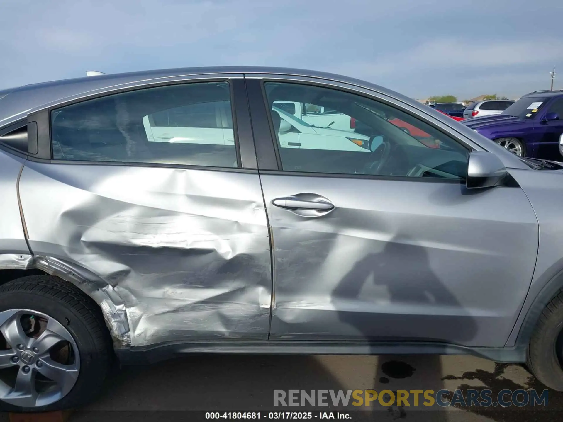 13 Photograph of a damaged car 3CZRU6H35KG705978 HONDA HR-V 2019