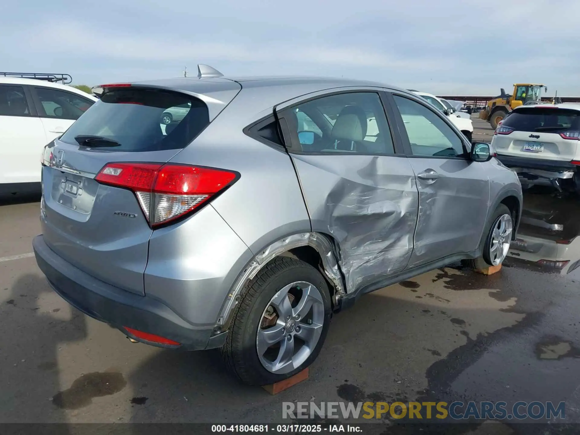 4 Photograph of a damaged car 3CZRU6H35KG705978 HONDA HR-V 2019