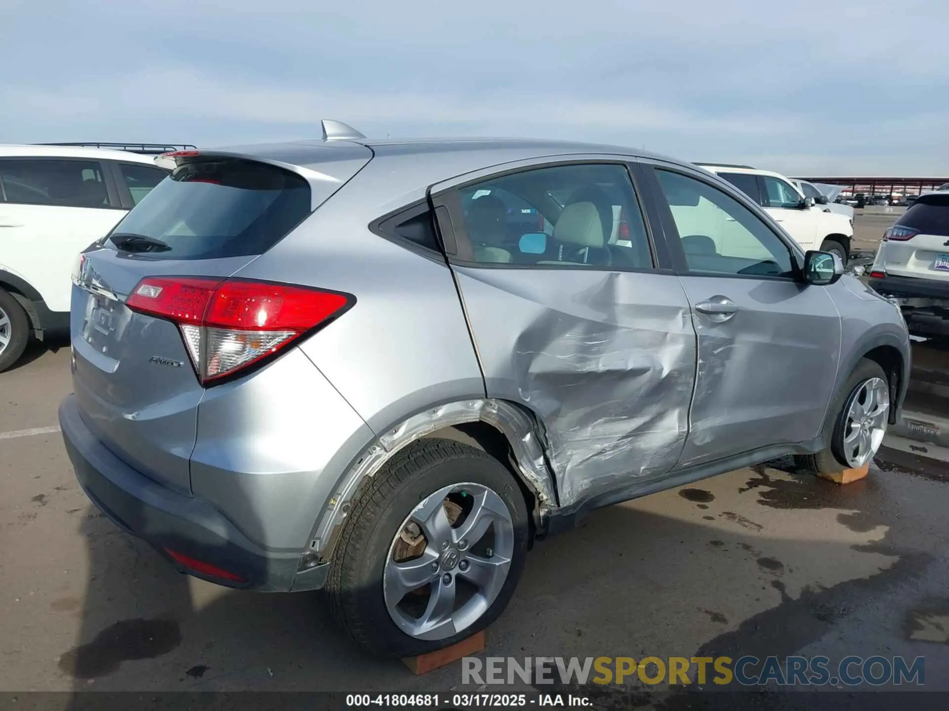 6 Photograph of a damaged car 3CZRU6H35KG705978 HONDA HR-V 2019