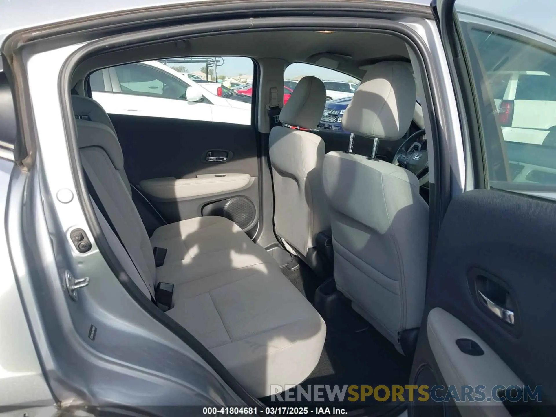 8 Photograph of a damaged car 3CZRU6H35KG705978 HONDA HR-V 2019