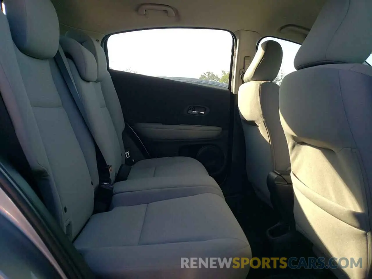 11 Photograph of a damaged car 3CZRU6H35KG708542 HONDA HR-V 2019