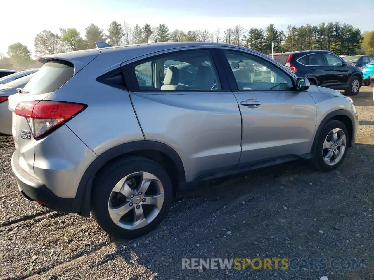 3 Photograph of a damaged car 3CZRU6H35KG708542 HONDA HR-V 2019