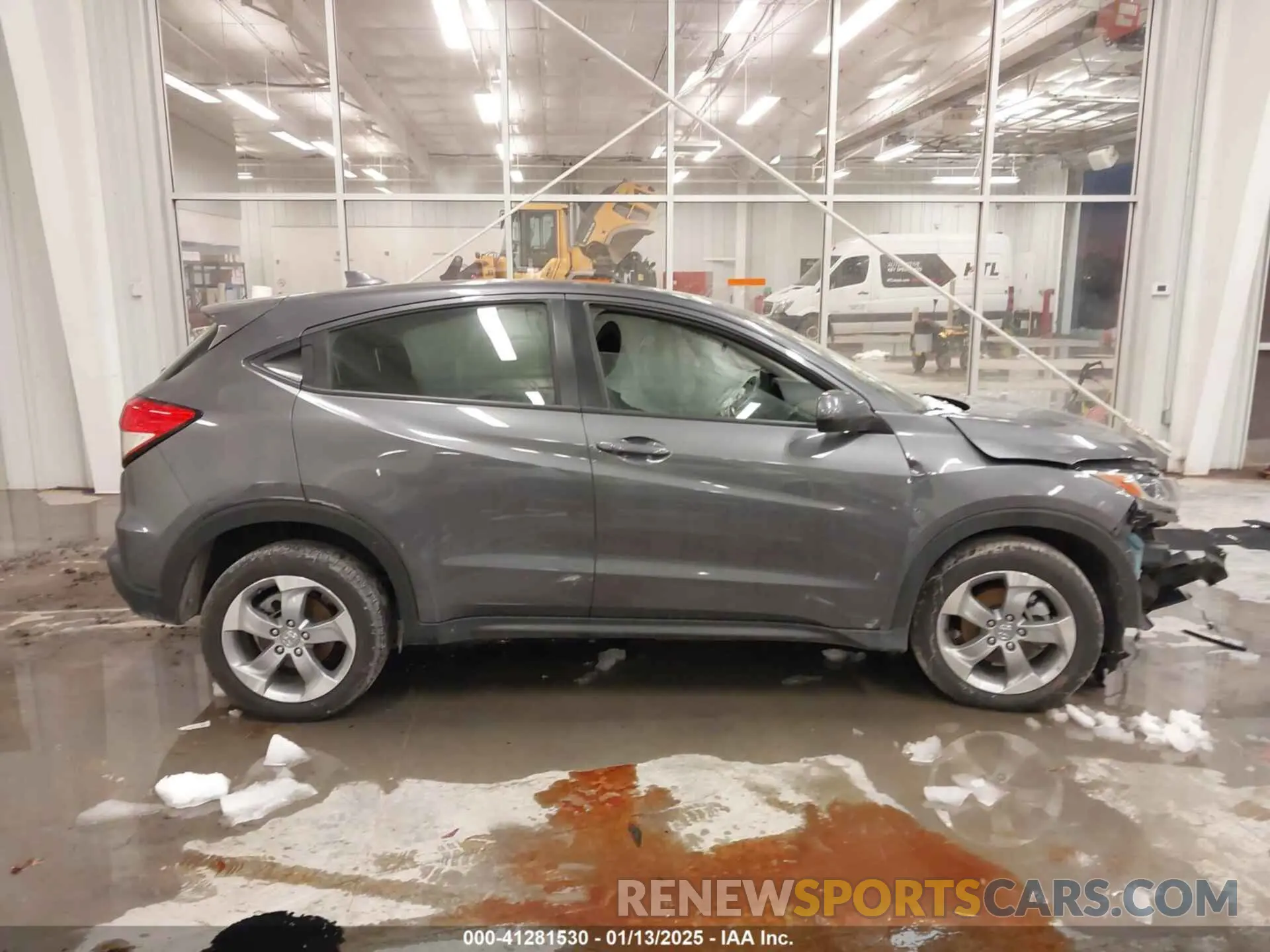 13 Photograph of a damaged car 3CZRU6H35KG709531 HONDA HR-V 2019