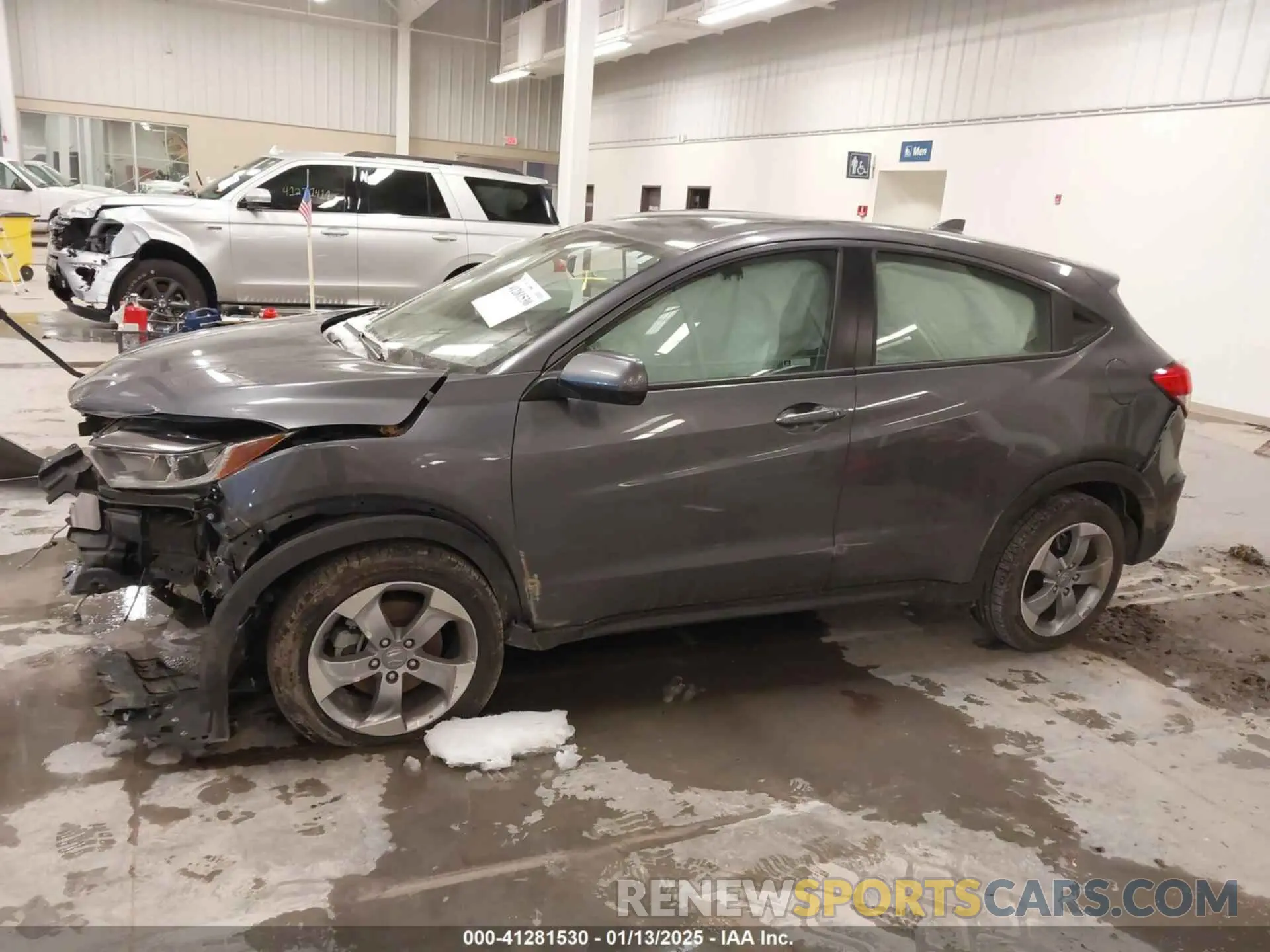 14 Photograph of a damaged car 3CZRU6H35KG709531 HONDA HR-V 2019
