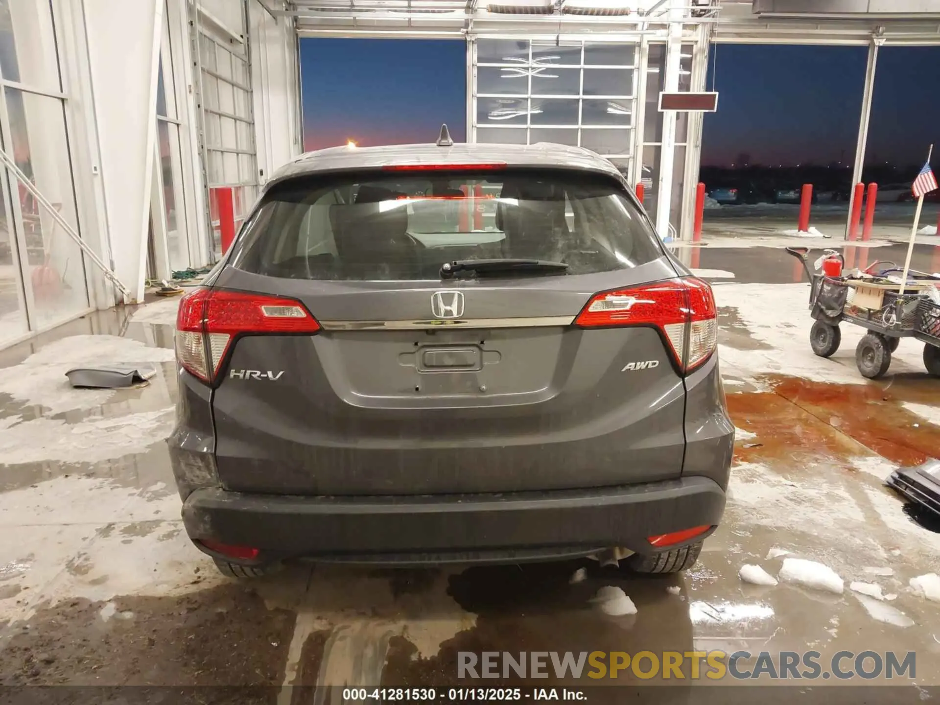 16 Photograph of a damaged car 3CZRU6H35KG709531 HONDA HR-V 2019