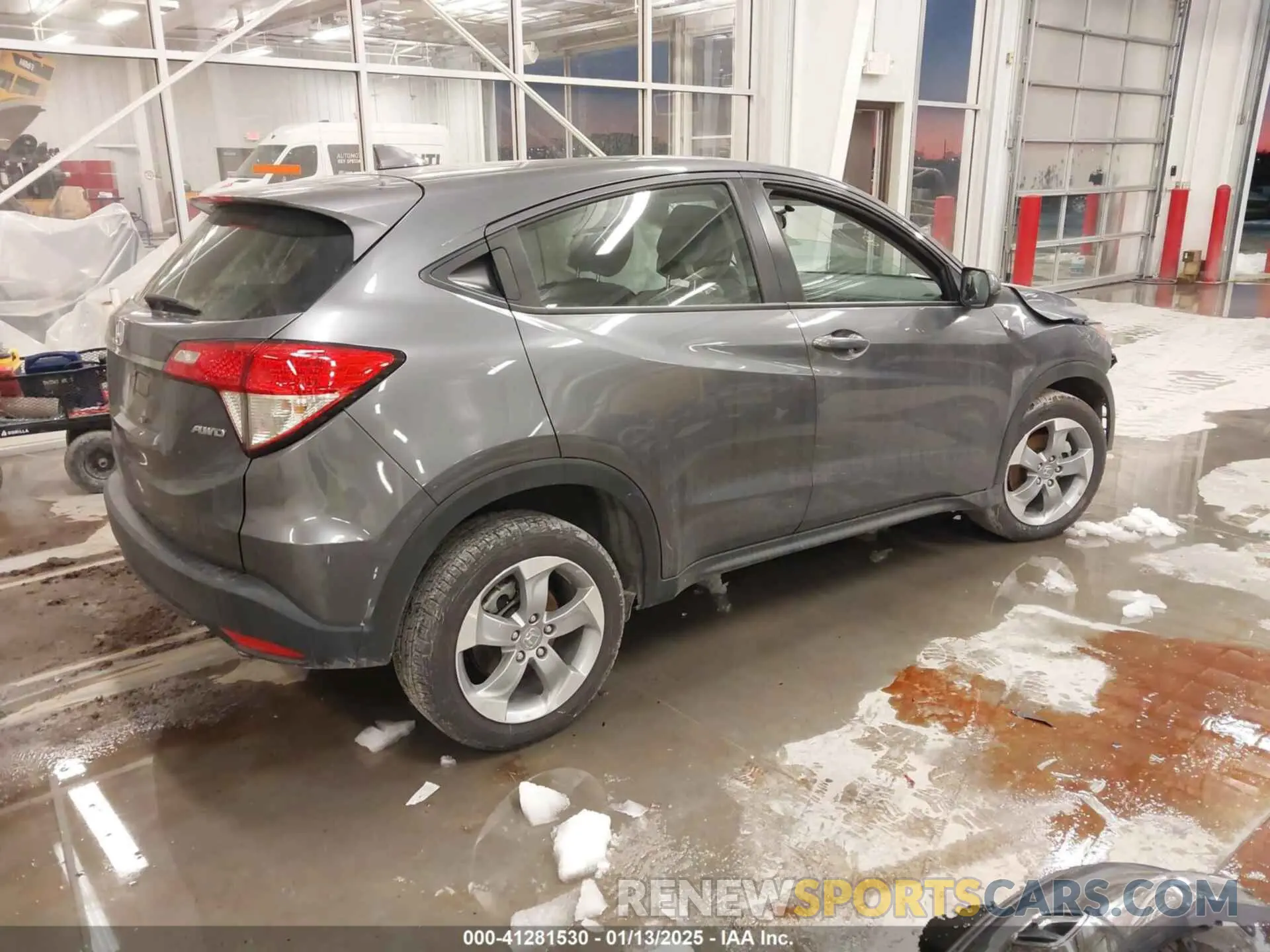 4 Photograph of a damaged car 3CZRU6H35KG709531 HONDA HR-V 2019