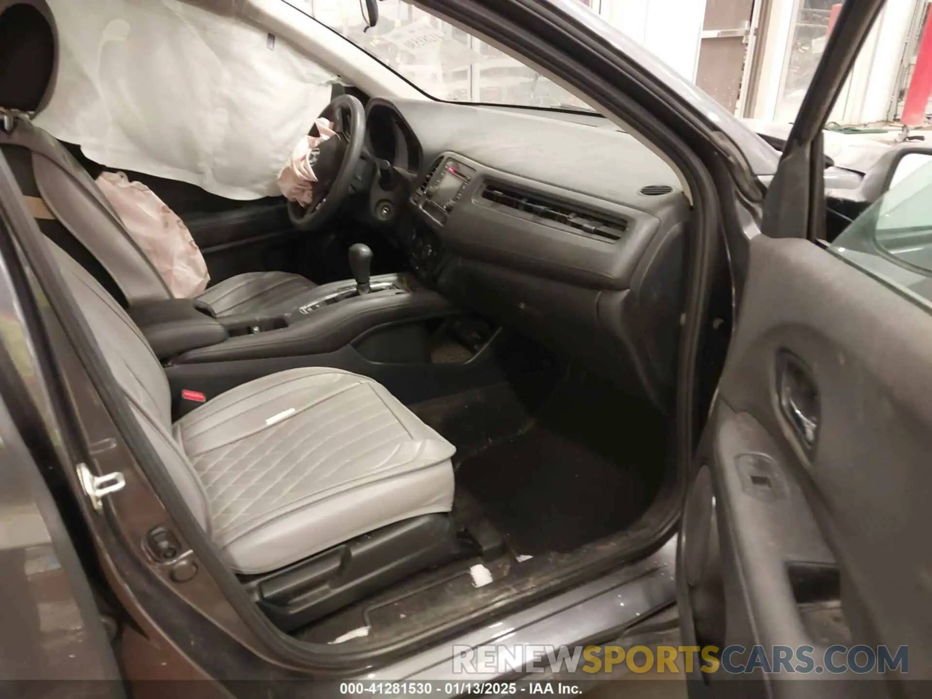 5 Photograph of a damaged car 3CZRU6H35KG709531 HONDA HR-V 2019