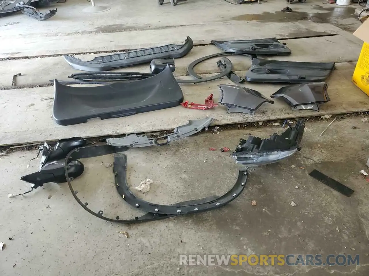 13 Photograph of a damaged car 3CZRU6H35KG713711 HONDA HR-V 2019