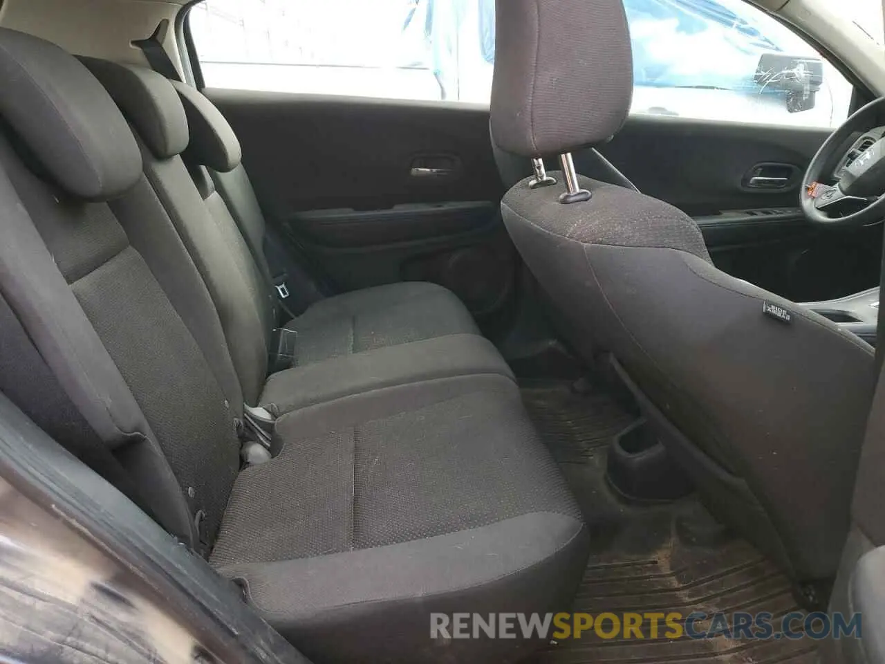 11 Photograph of a damaged car 3CZRU6H36KG708243 HONDA HR-V 2019