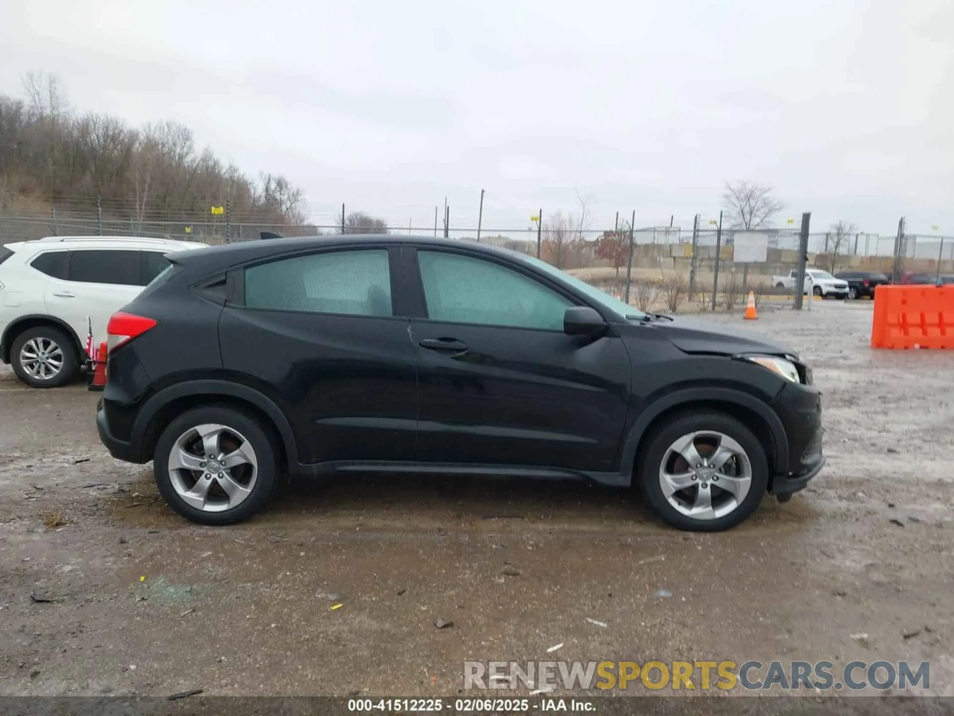 13 Photograph of a damaged car 3CZRU6H36KG718867 HONDA HR-V 2019