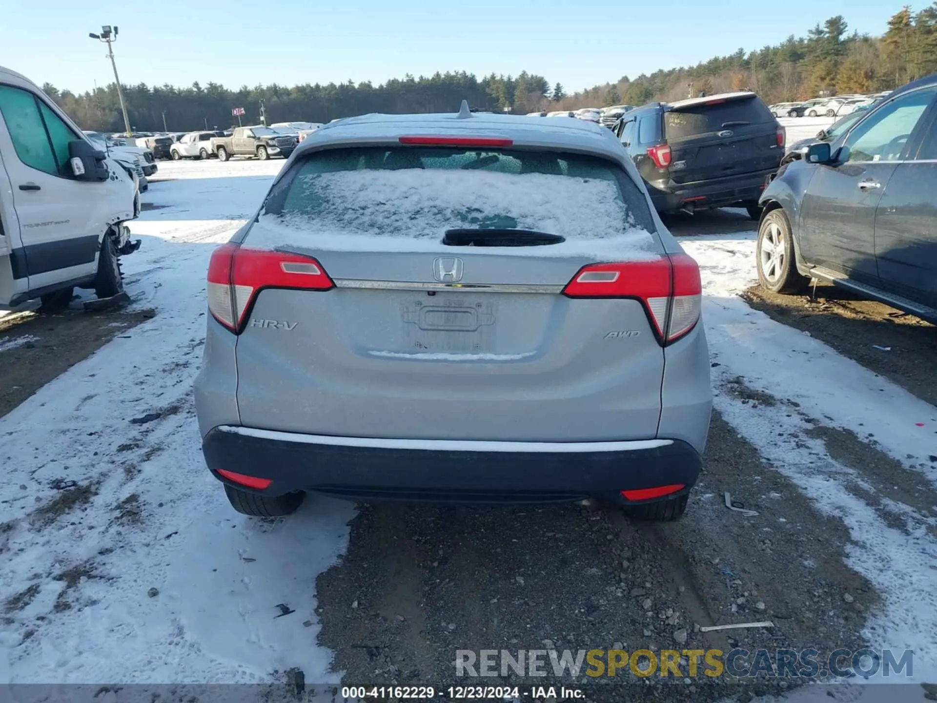 17 Photograph of a damaged car 3CZRU6H36KG724314 HONDA HR-V 2019