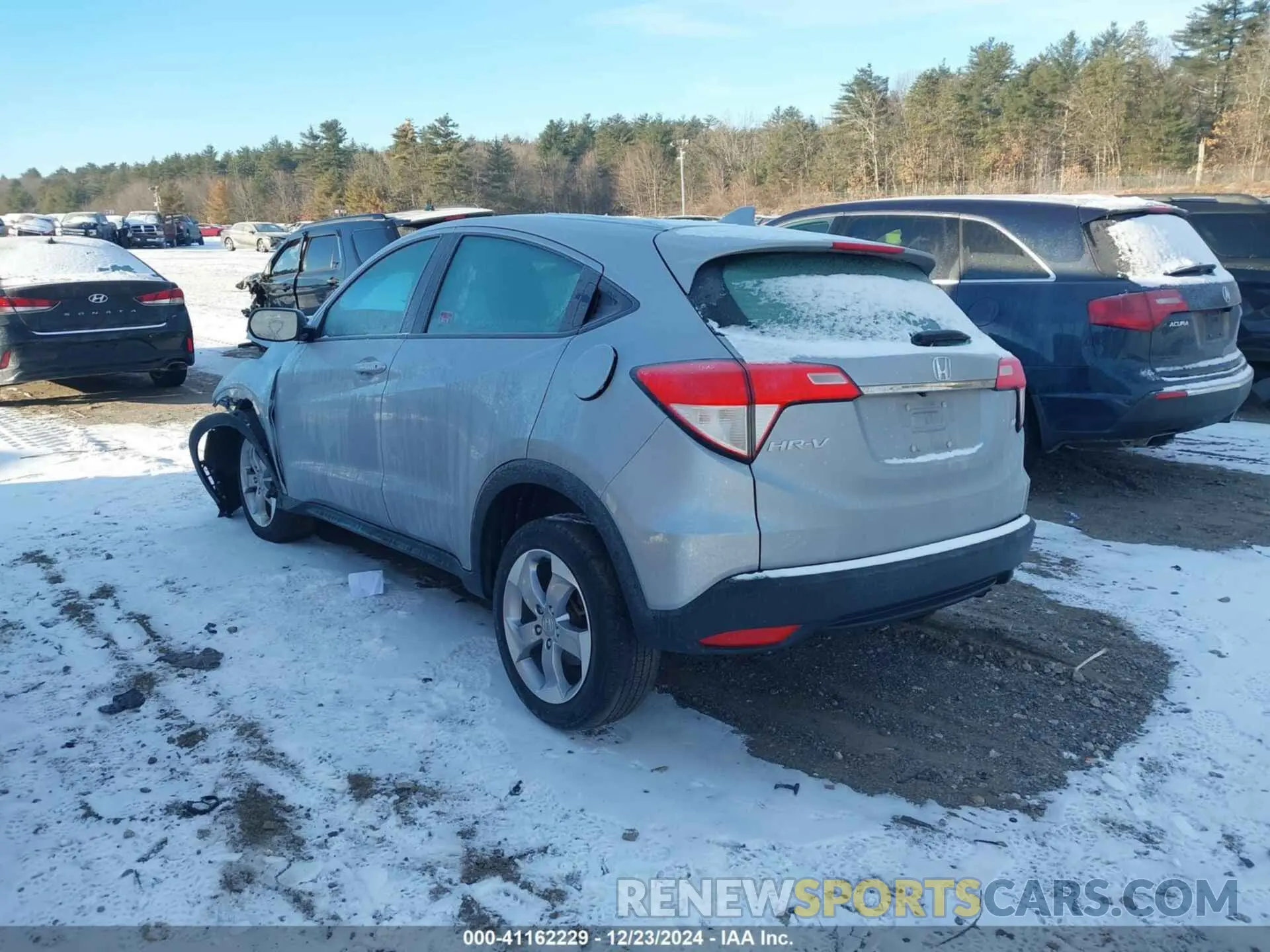 3 Photograph of a damaged car 3CZRU6H36KG724314 HONDA HR-V 2019