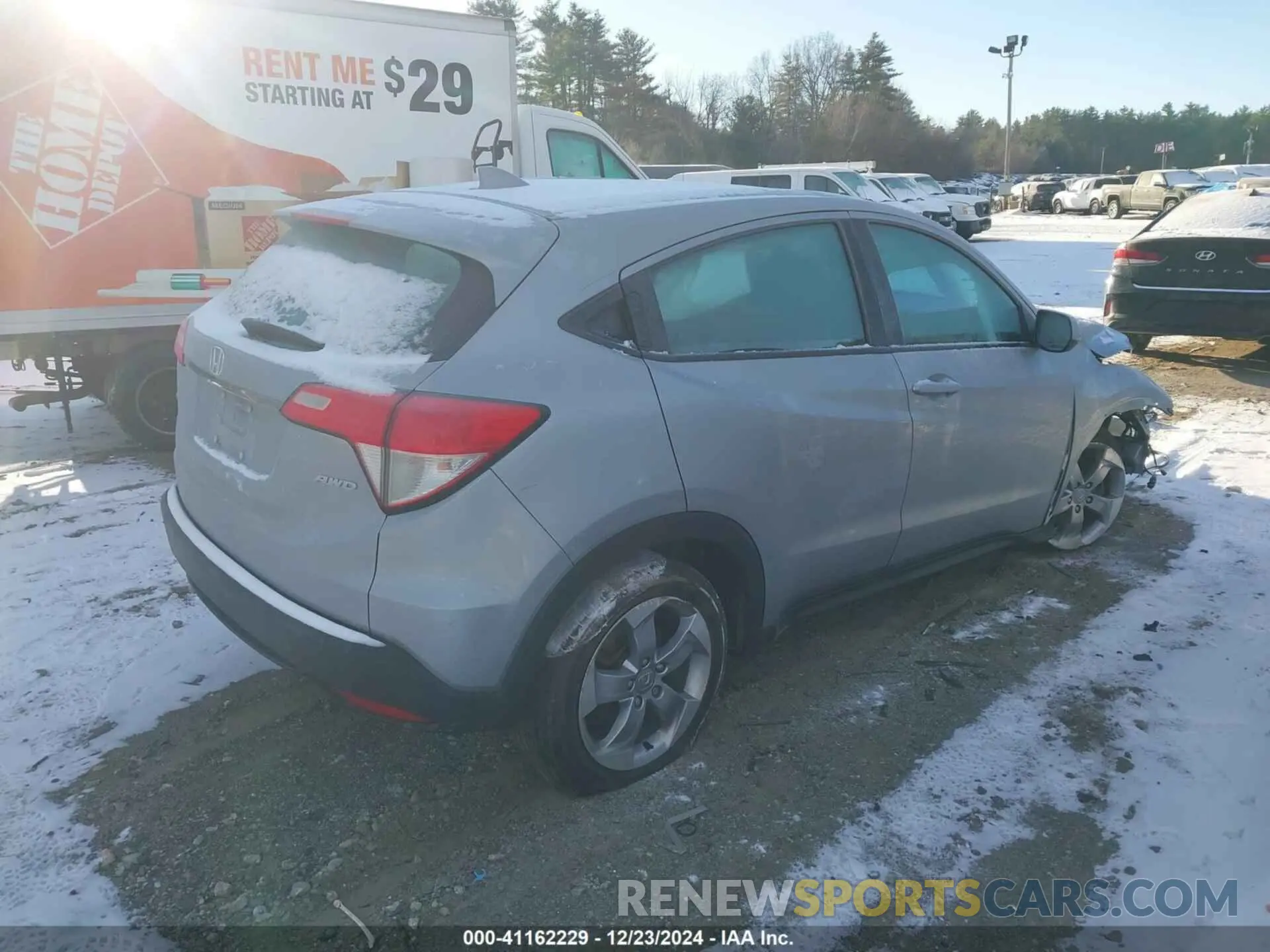 4 Photograph of a damaged car 3CZRU6H36KG724314 HONDA HR-V 2019