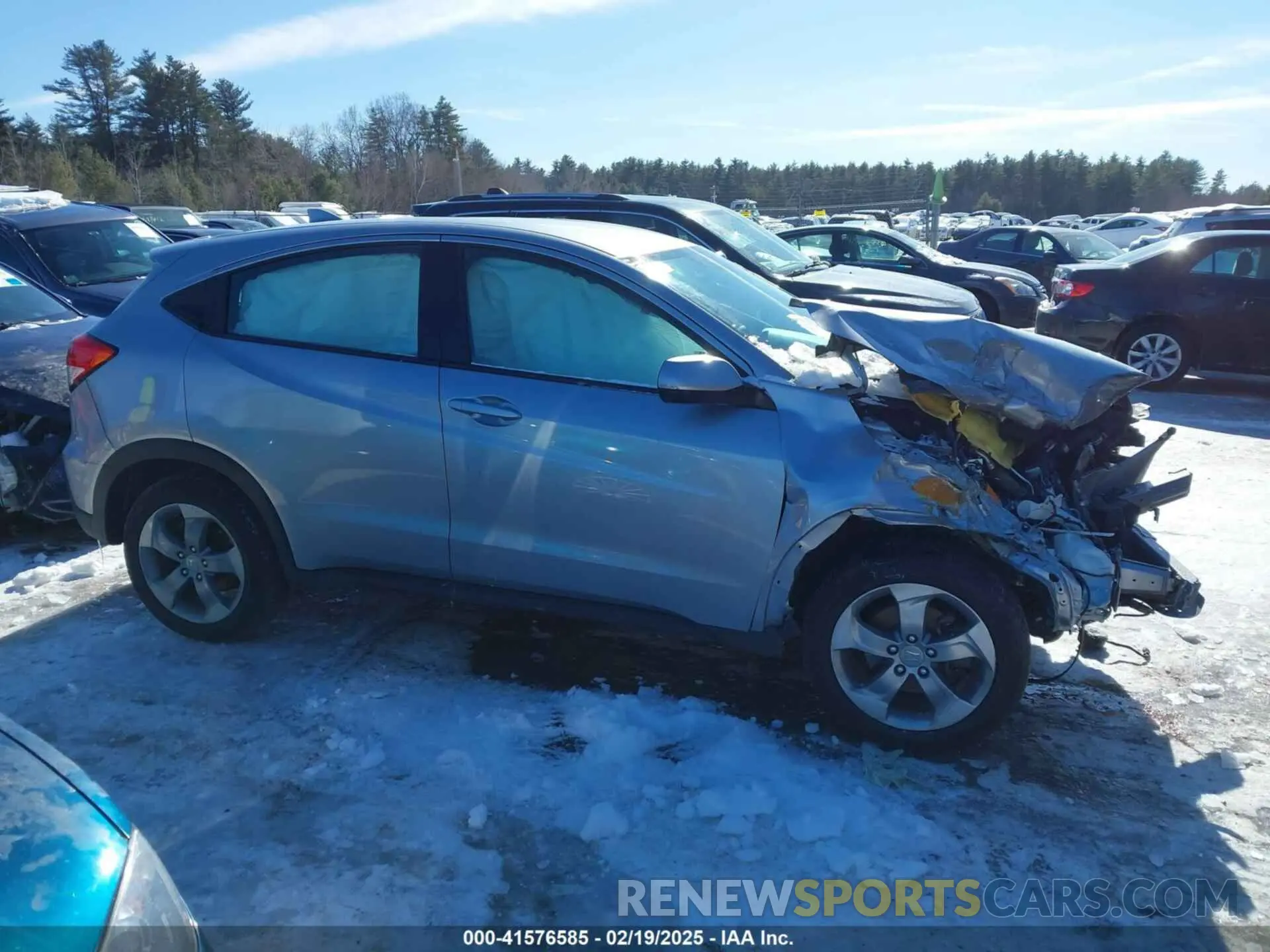 14 Photograph of a damaged car 3CZRU6H36KG729058 HONDA HR-V 2019