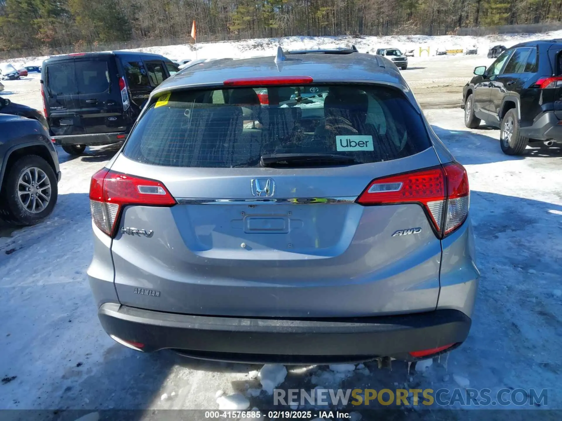 17 Photograph of a damaged car 3CZRU6H36KG729058 HONDA HR-V 2019