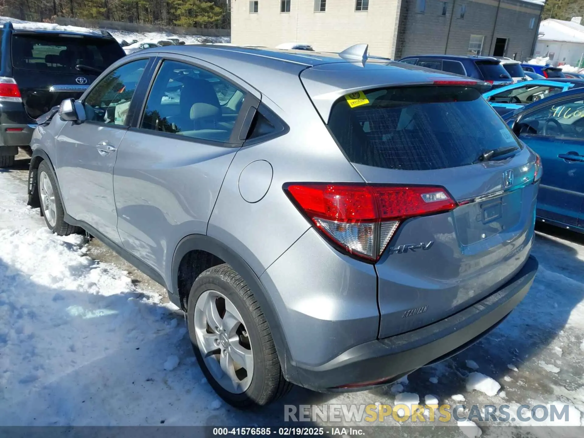 3 Photograph of a damaged car 3CZRU6H36KG729058 HONDA HR-V 2019
