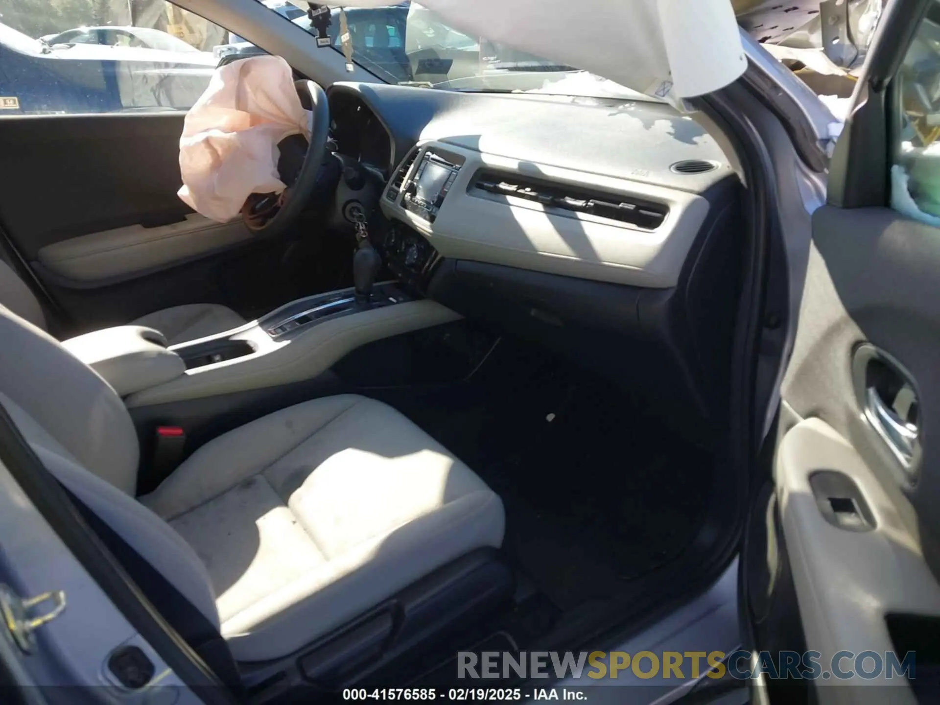 5 Photograph of a damaged car 3CZRU6H36KG729058 HONDA HR-V 2019