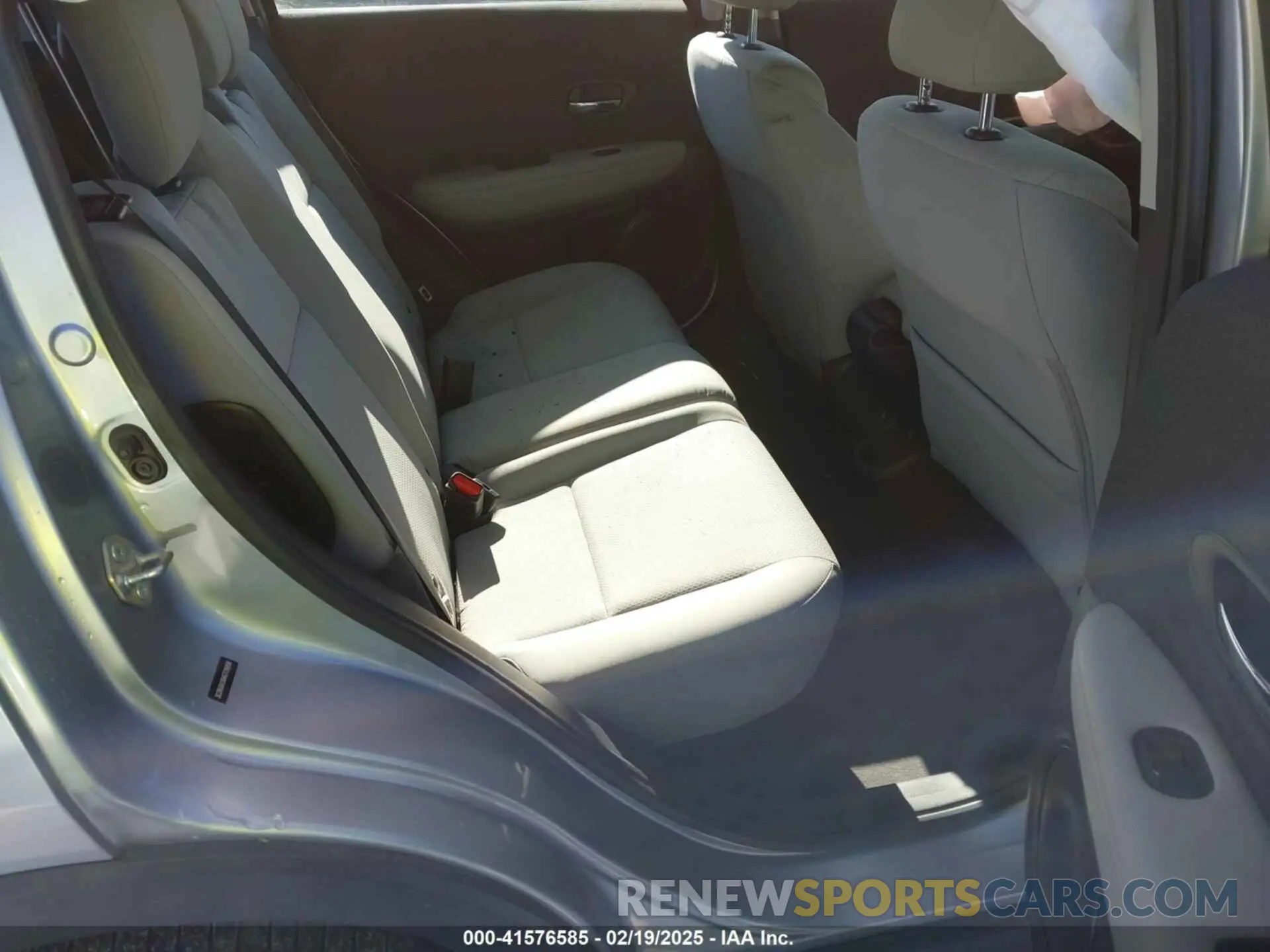 8 Photograph of a damaged car 3CZRU6H36KG729058 HONDA HR-V 2019