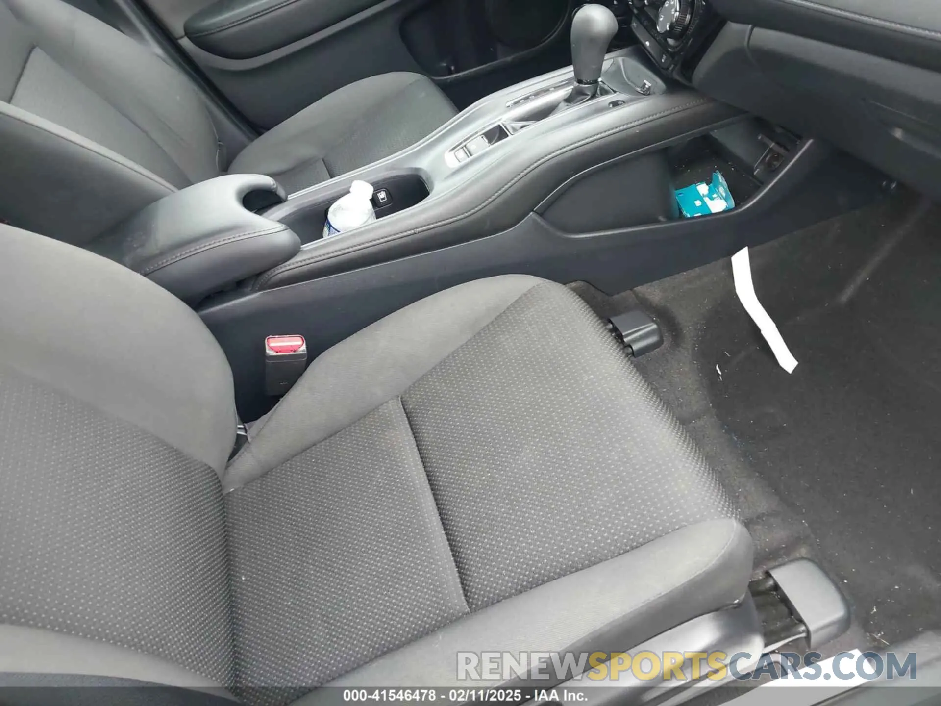 5 Photograph of a damaged car 3CZRU6H36KG729156 HONDA HR-V 2019