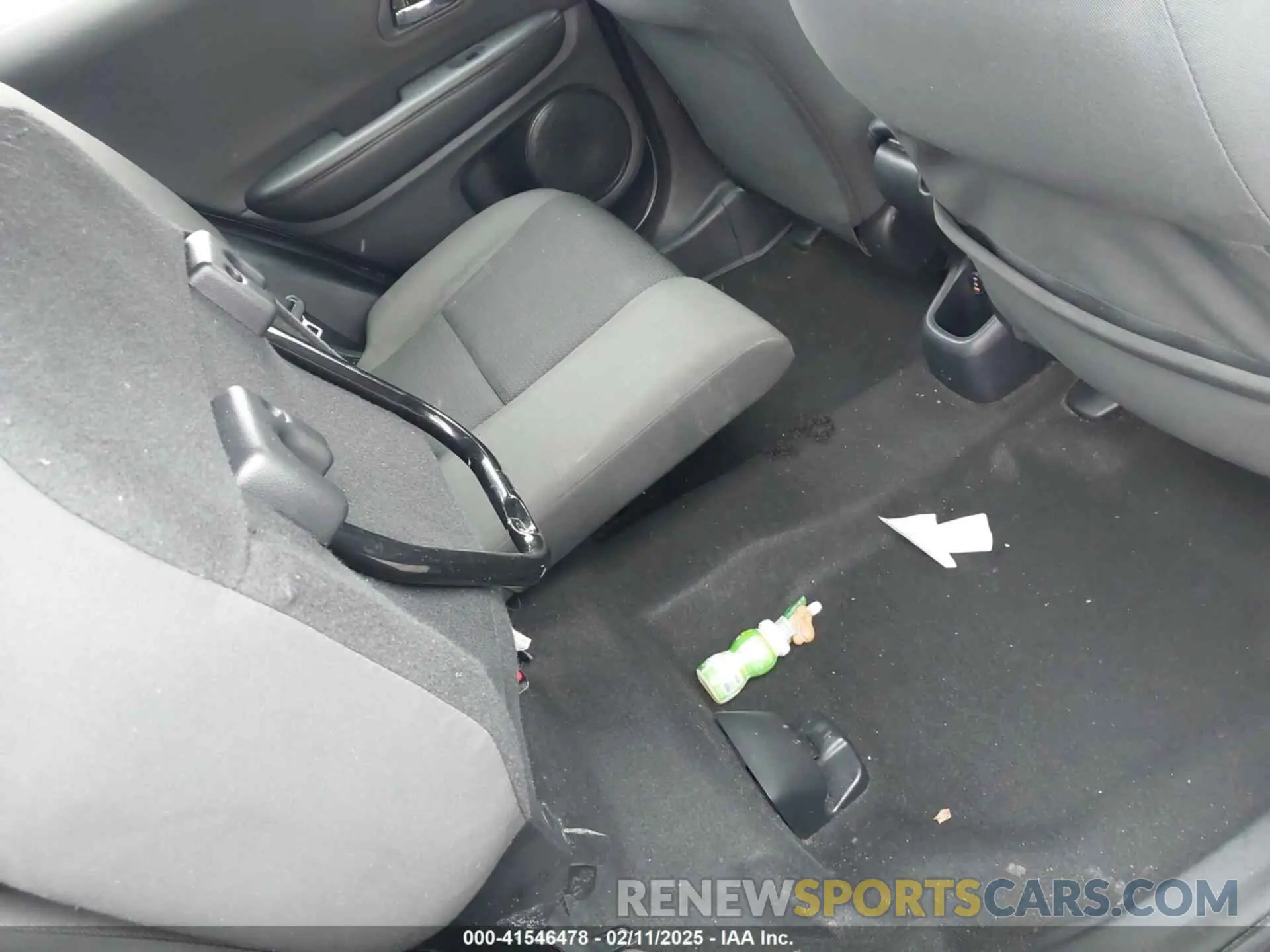 8 Photograph of a damaged car 3CZRU6H36KG729156 HONDA HR-V 2019