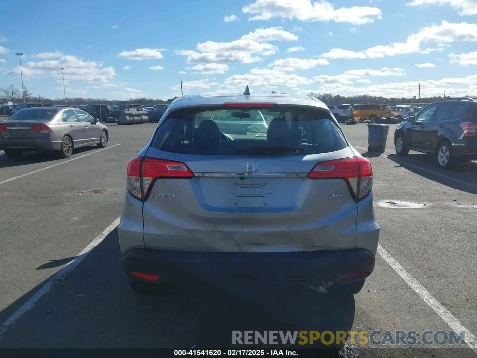 16 Photograph of a damaged car 3CZRU6H37KG705075 HONDA HR-V 2019