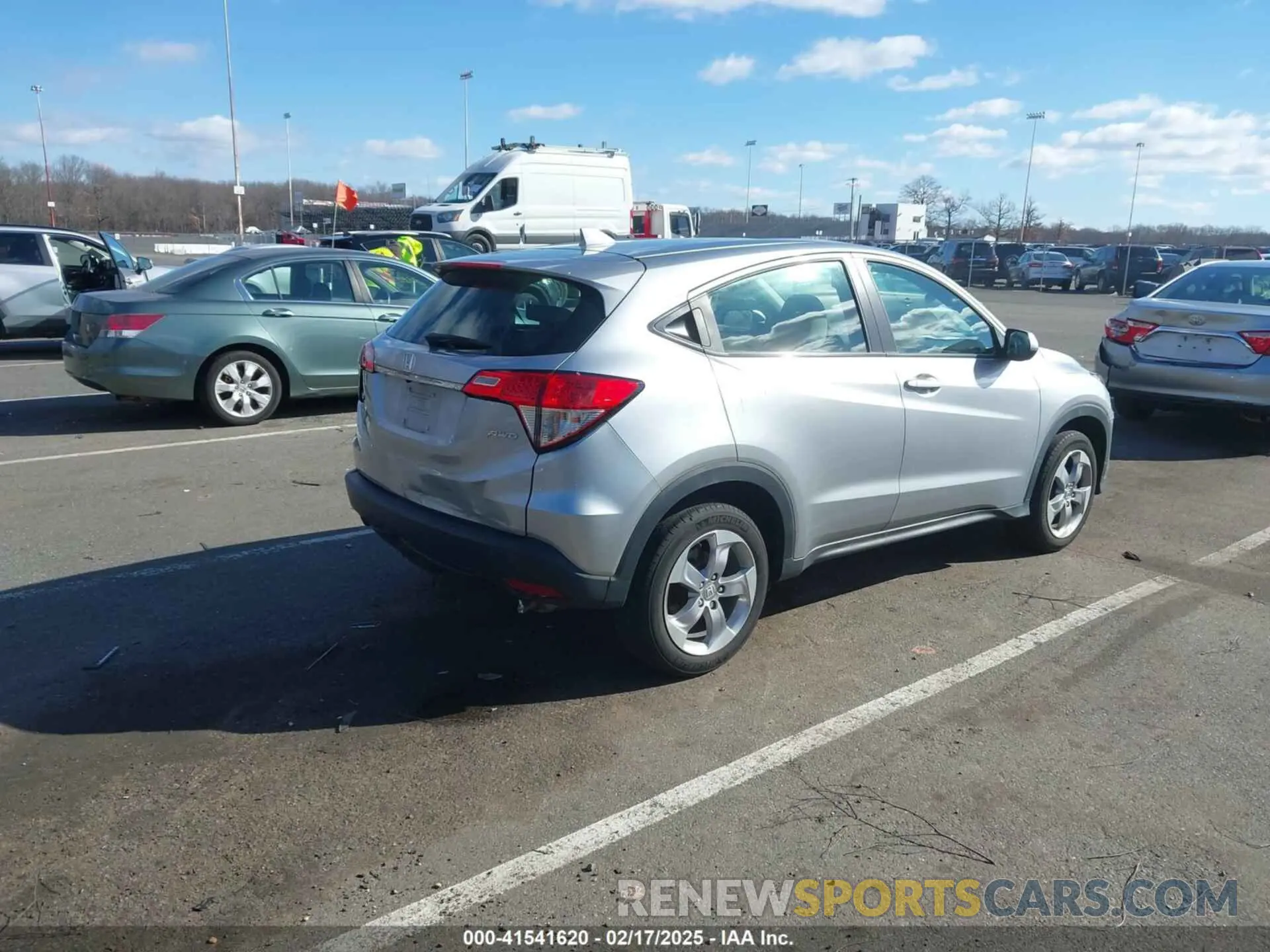 4 Photograph of a damaged car 3CZRU6H37KG705075 HONDA HR-V 2019
