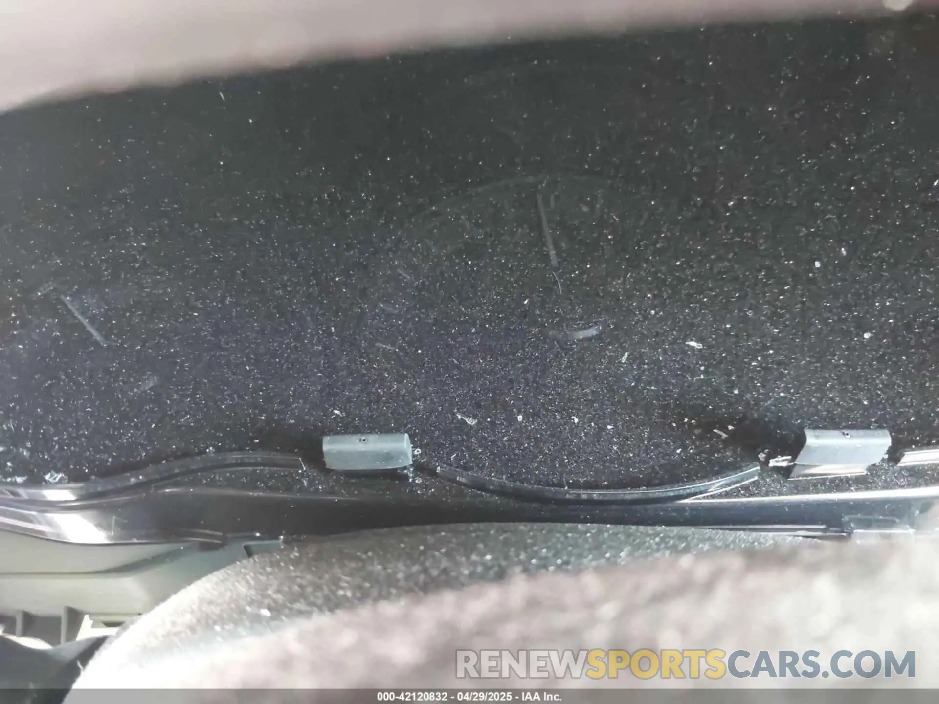 16 Photograph of a damaged car 3CZRU6H37KG720353 HONDA HR-V 2019