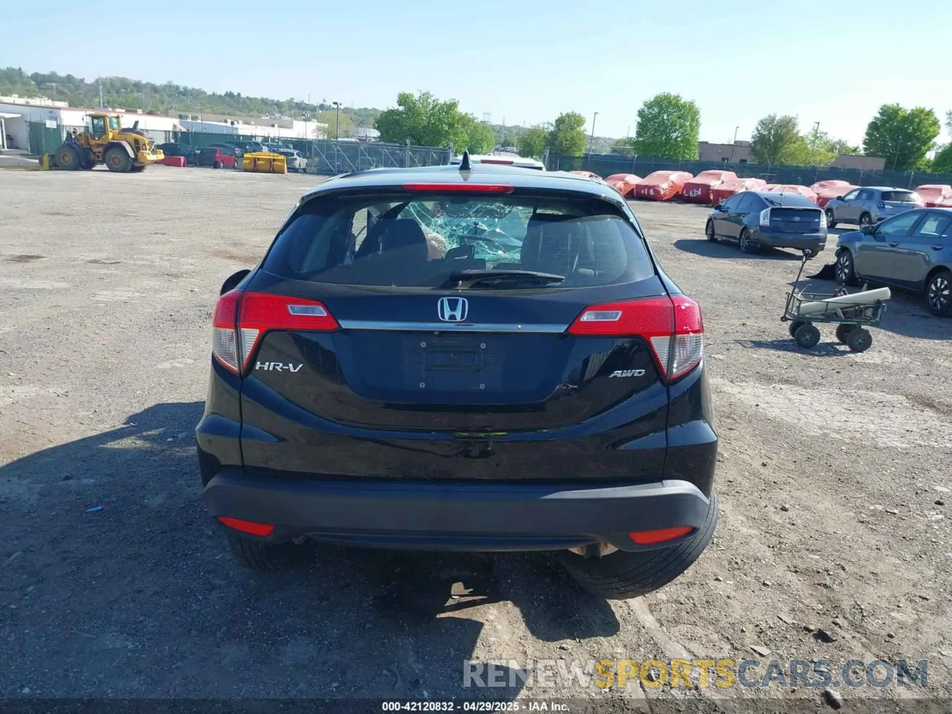 17 Photograph of a damaged car 3CZRU6H37KG720353 HONDA HR-V 2019