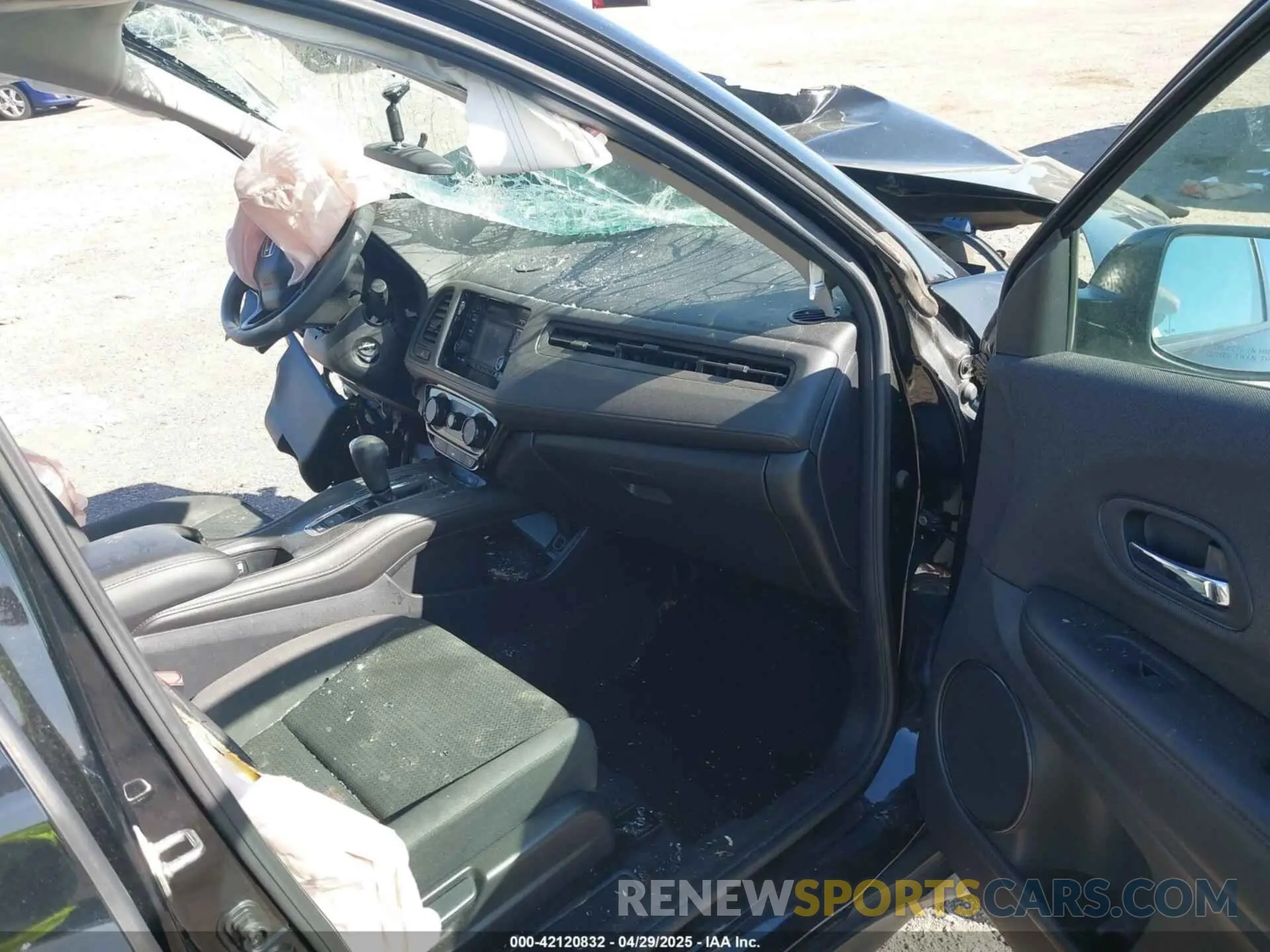 5 Photograph of a damaged car 3CZRU6H37KG720353 HONDA HR-V 2019