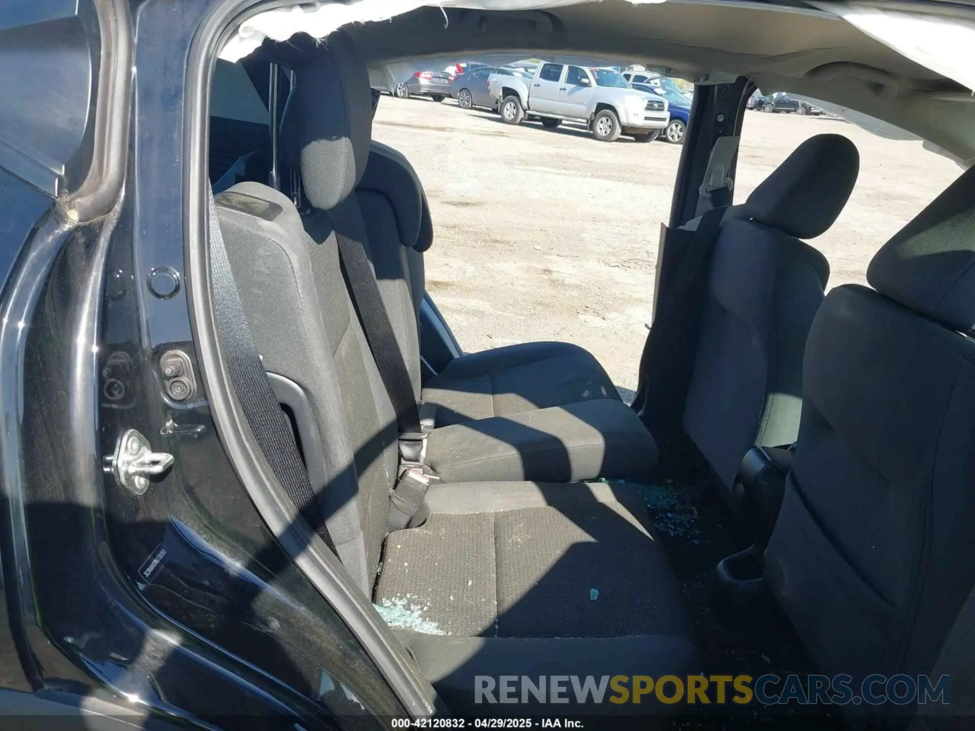 8 Photograph of a damaged car 3CZRU6H37KG720353 HONDA HR-V 2019