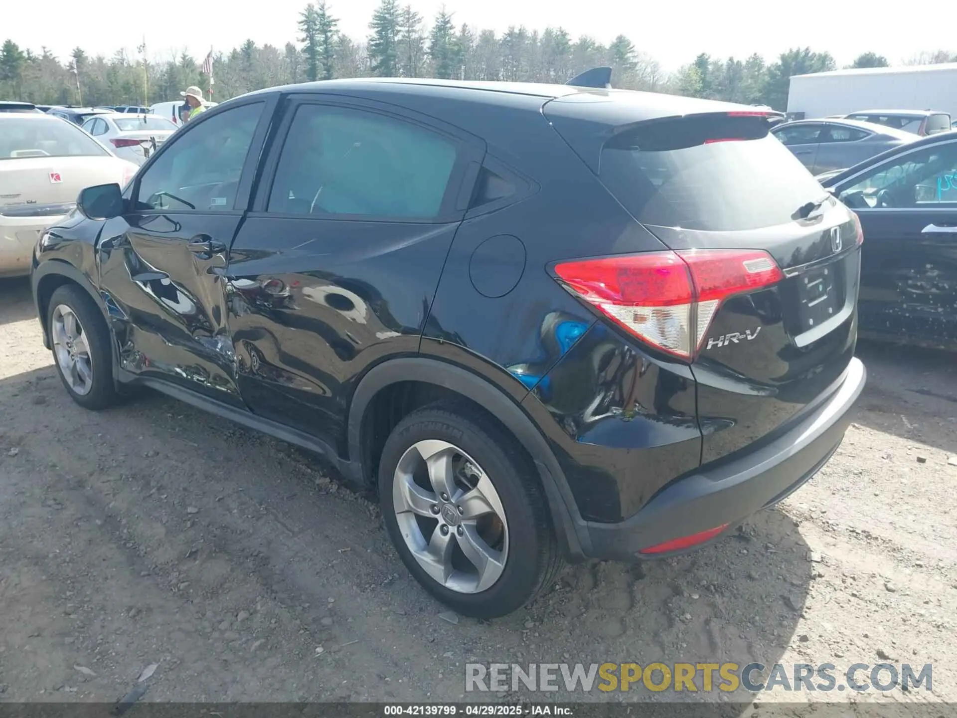 3 Photograph of a damaged car 3CZRU6H37KG726234 HONDA HR-V 2019