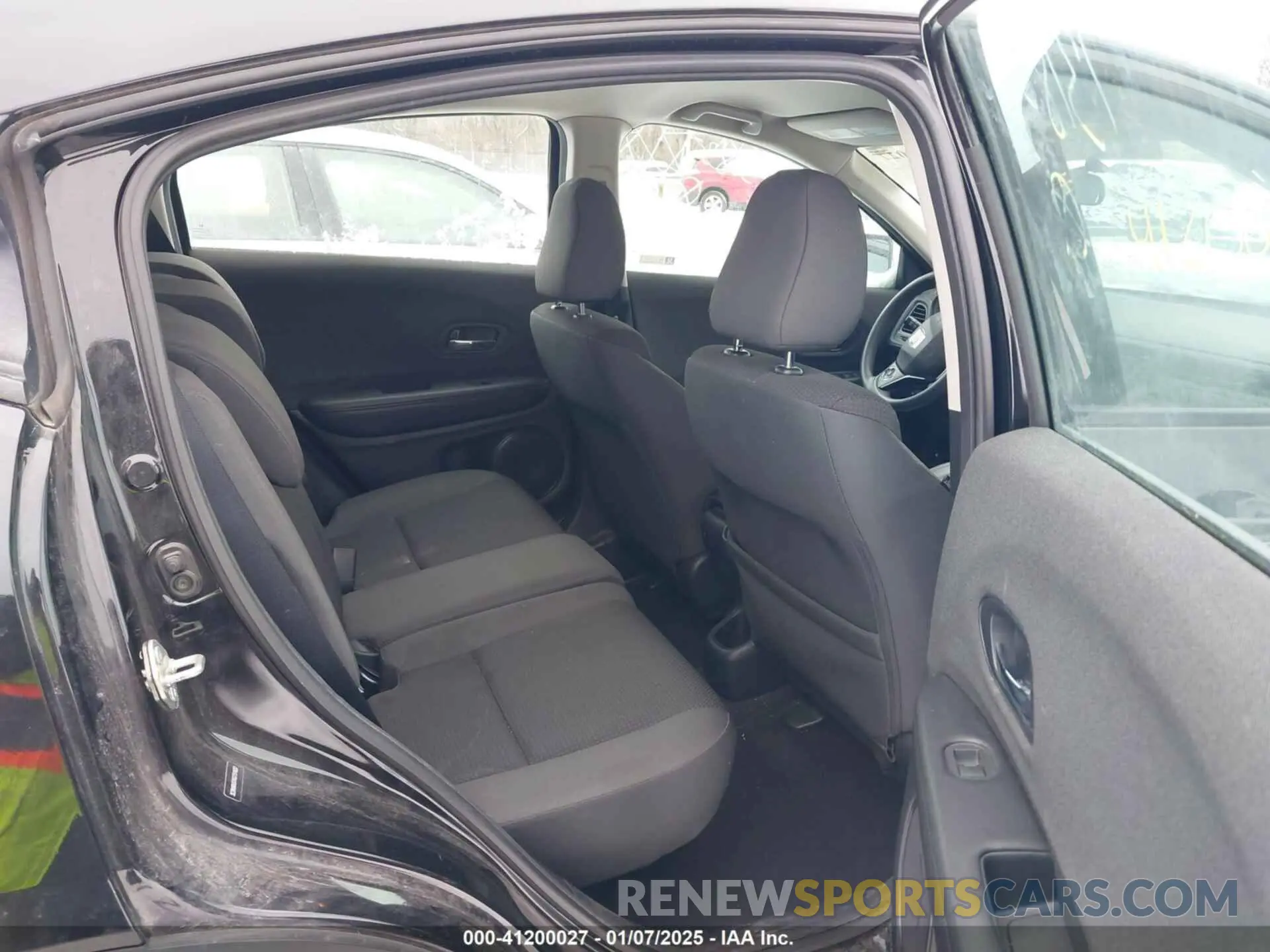 8 Photograph of a damaged car 3CZRU6H37KG731837 HONDA HR-V 2019