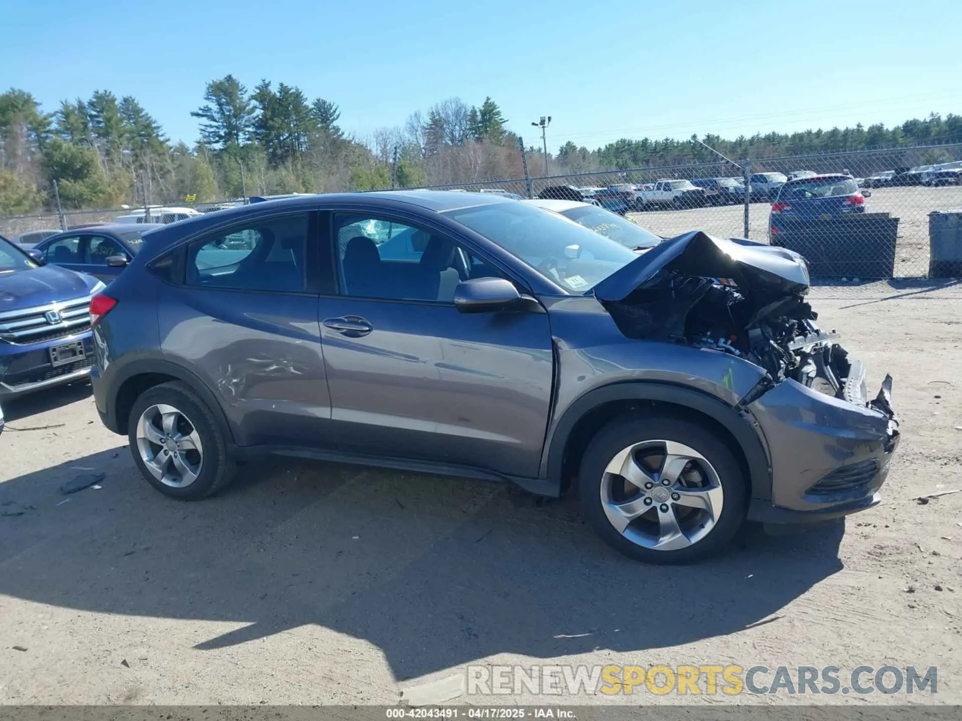 14 Photograph of a damaged car 3CZRU6H38KG707210 HONDA HR-V 2019