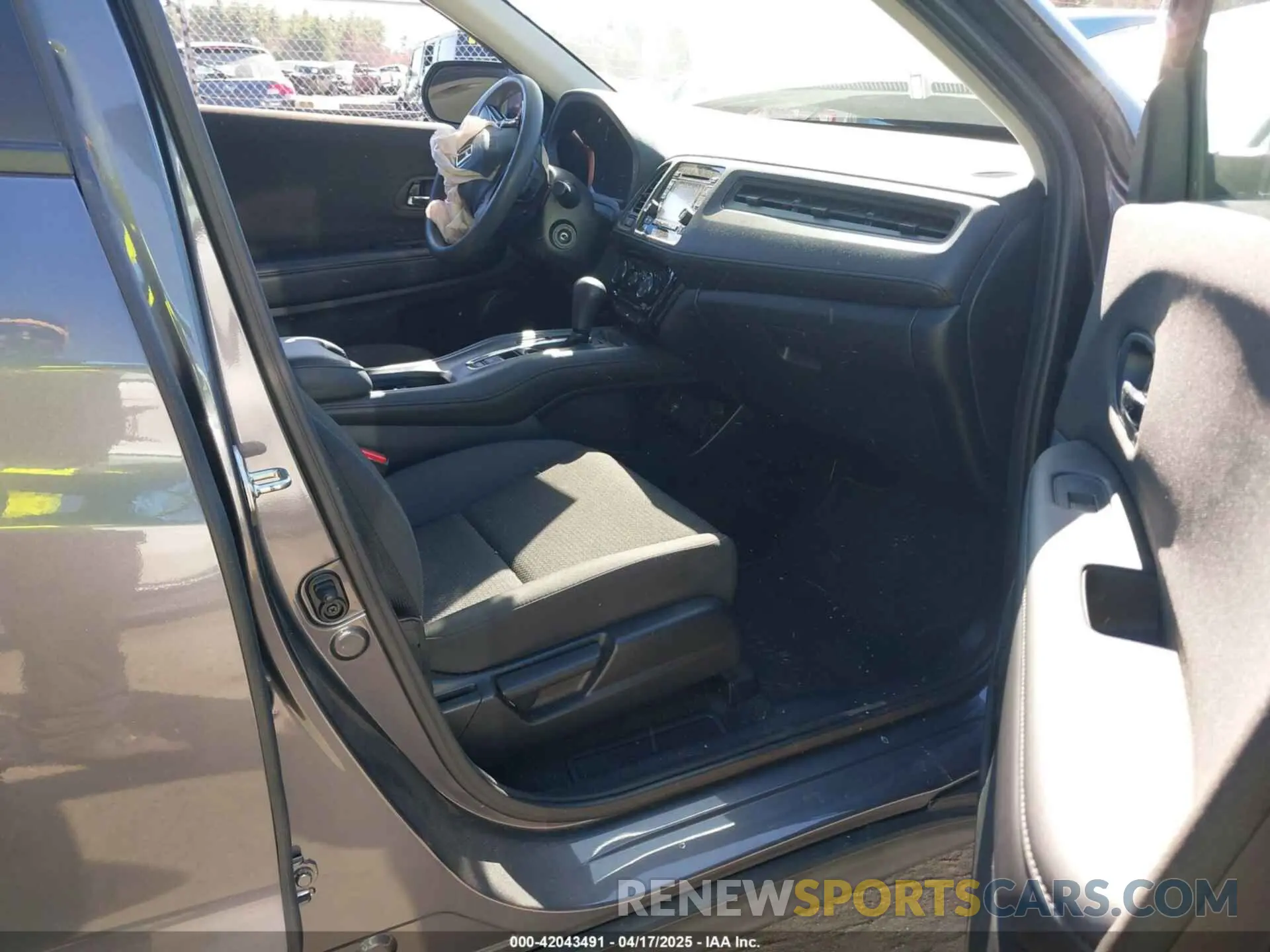 5 Photograph of a damaged car 3CZRU6H38KG707210 HONDA HR-V 2019