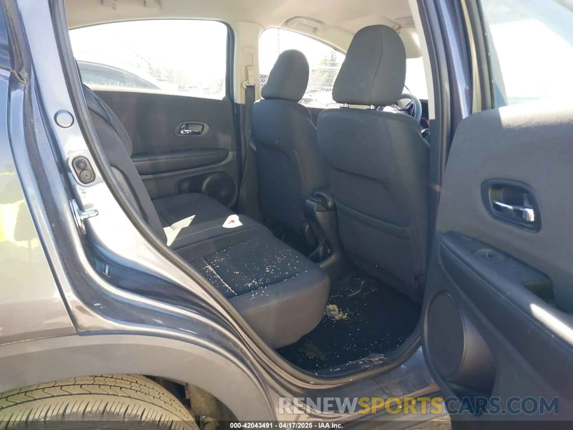 8 Photograph of a damaged car 3CZRU6H38KG707210 HONDA HR-V 2019