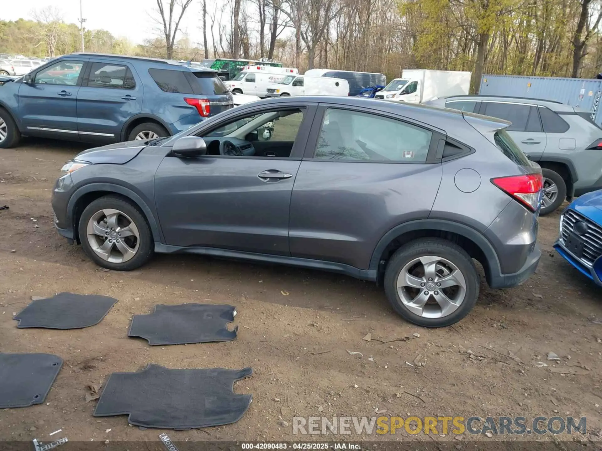 14 Photograph of a damaged car 3CZRU6H38KG709278 HONDA HR-V 2019