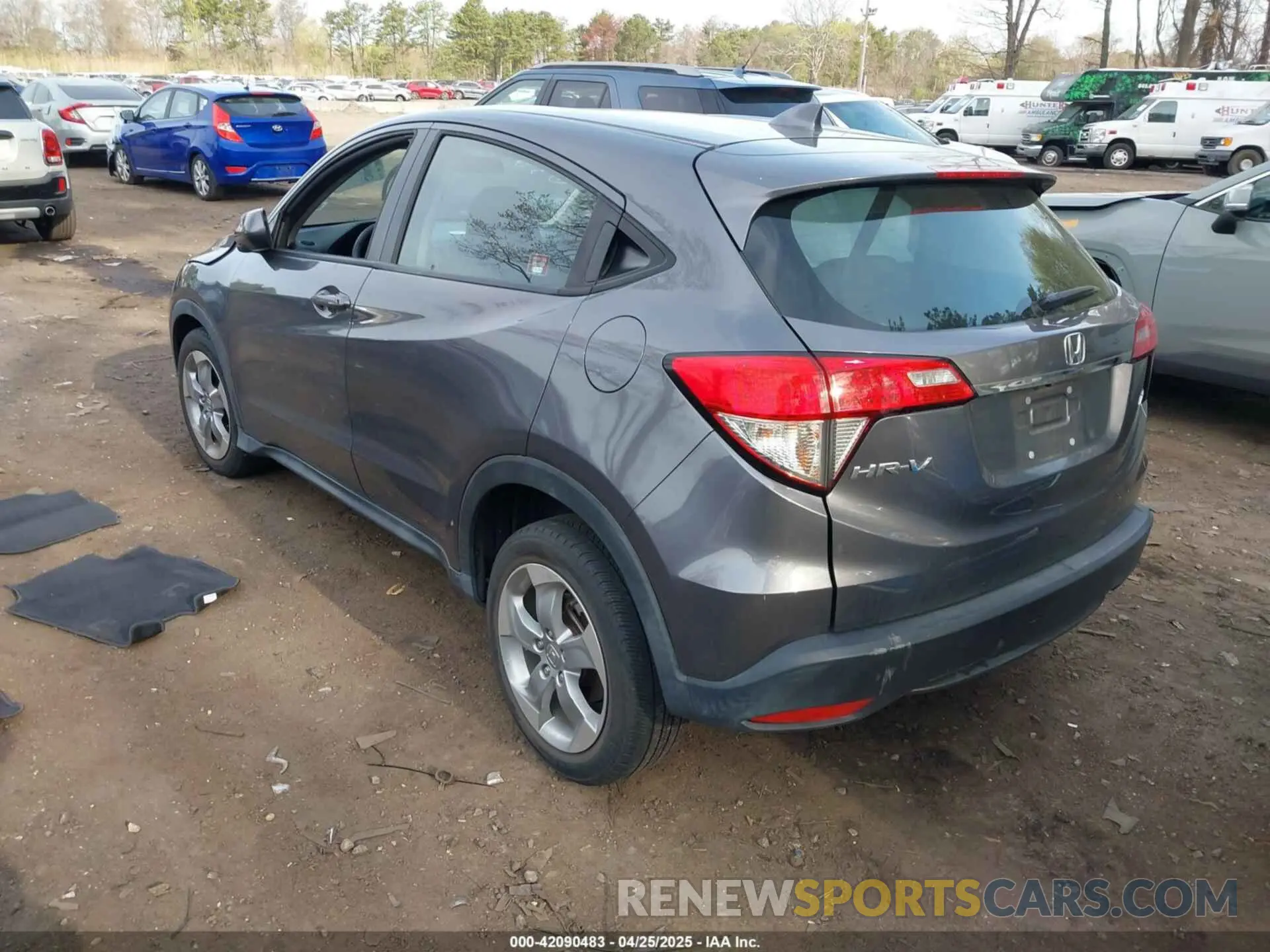 3 Photograph of a damaged car 3CZRU6H38KG709278 HONDA HR-V 2019