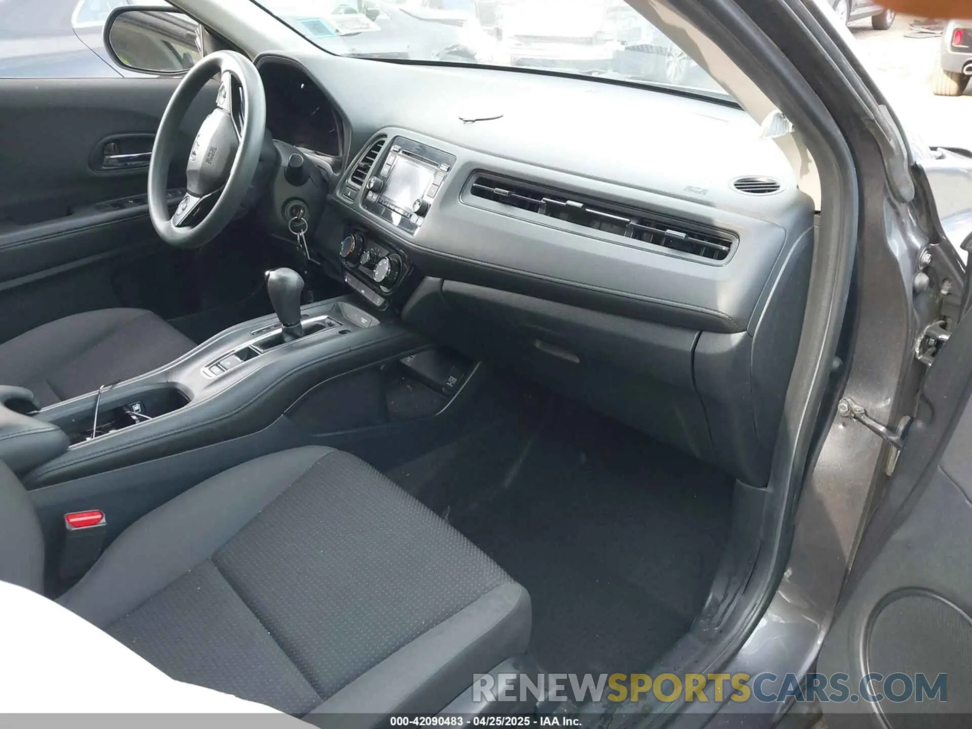 5 Photograph of a damaged car 3CZRU6H38KG709278 HONDA HR-V 2019