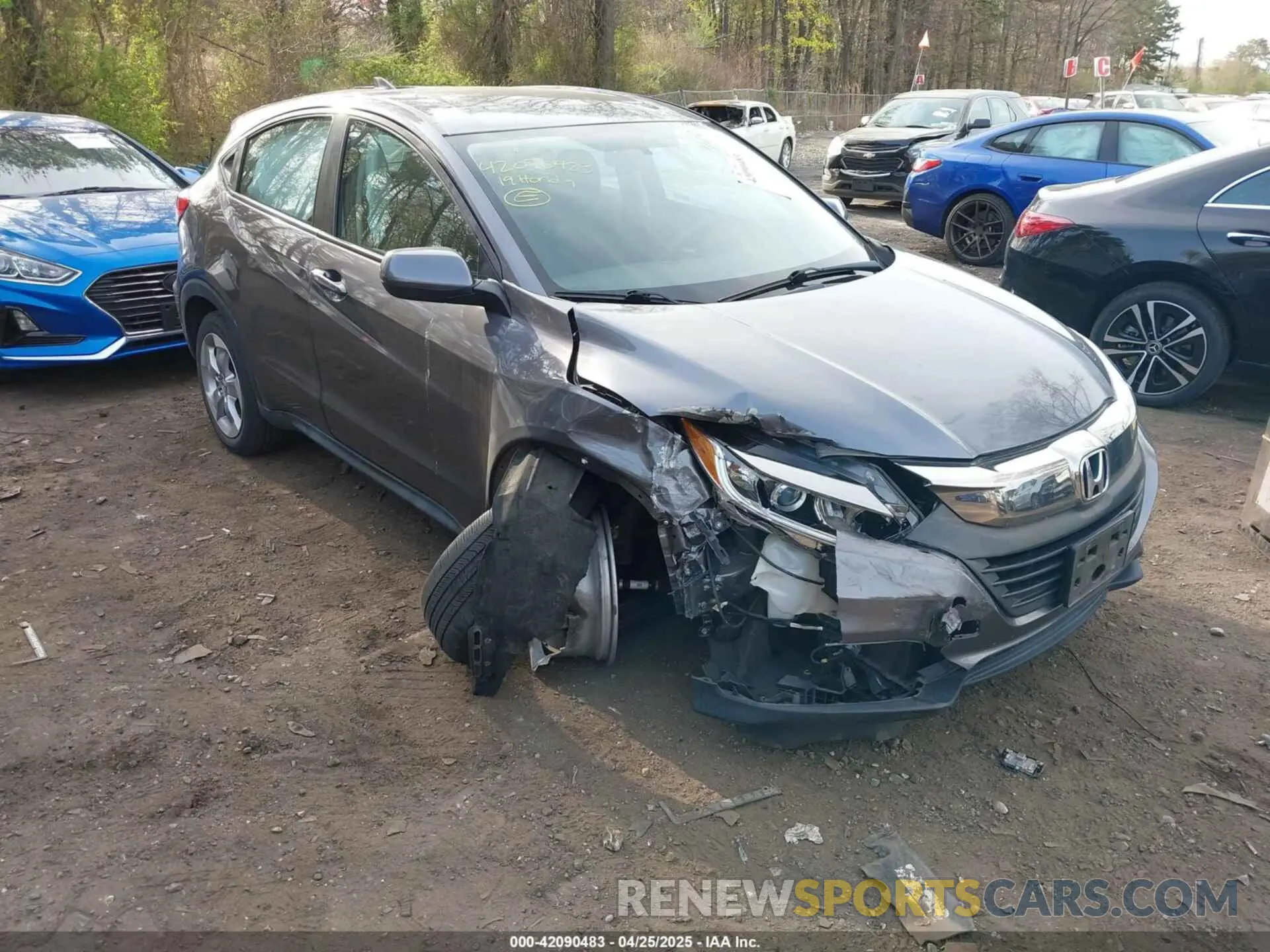 6 Photograph of a damaged car 3CZRU6H38KG709278 HONDA HR-V 2019