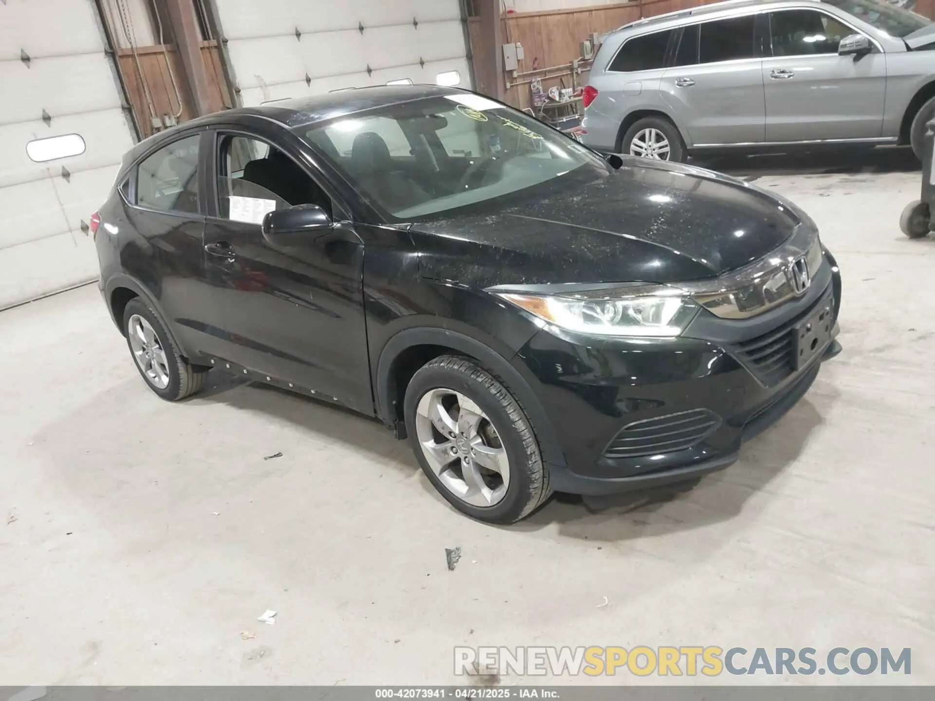 1 Photograph of a damaged car 3CZRU6H38KG713332 HONDA HR-V 2019