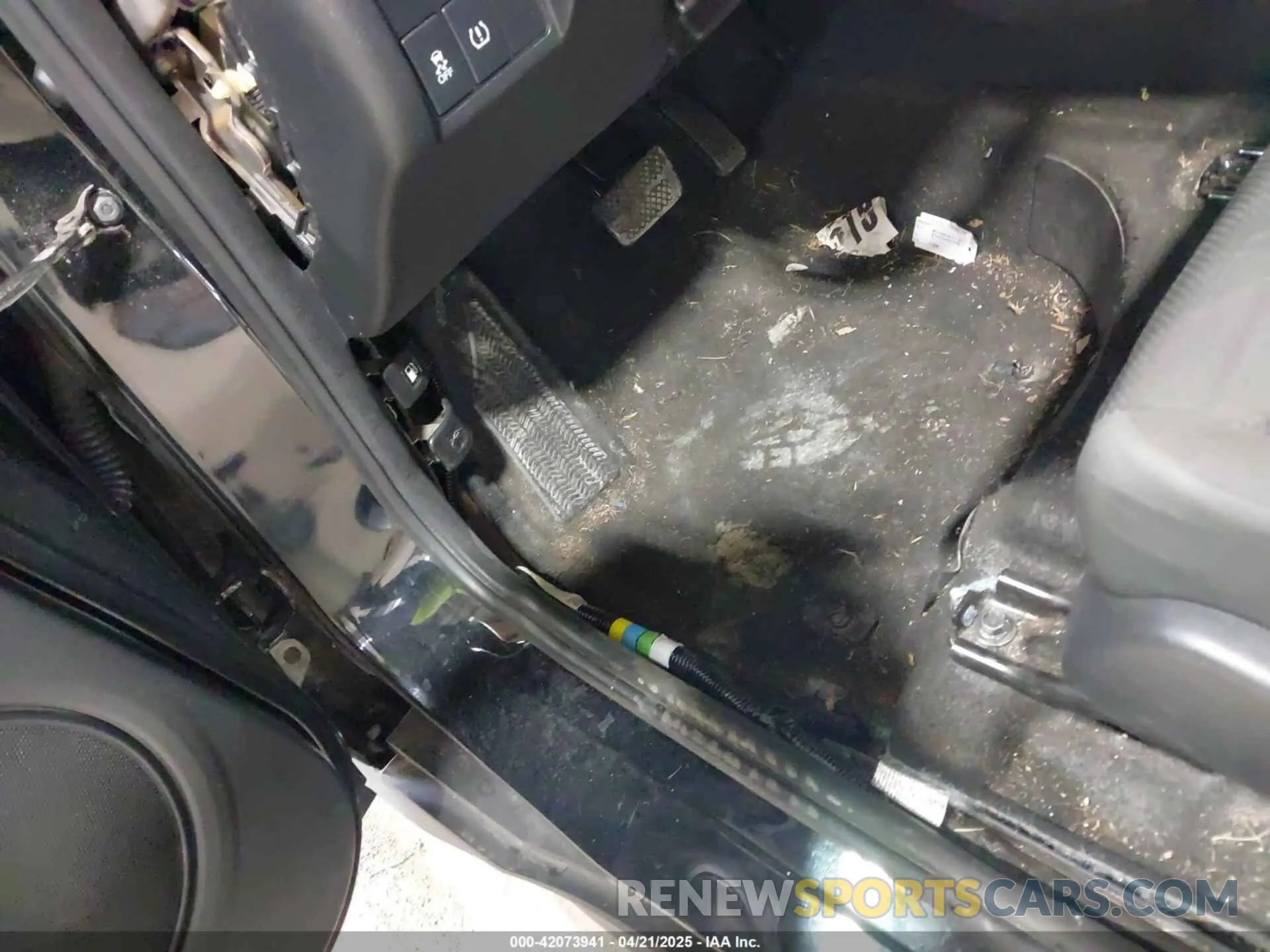 12 Photograph of a damaged car 3CZRU6H38KG713332 HONDA HR-V 2019