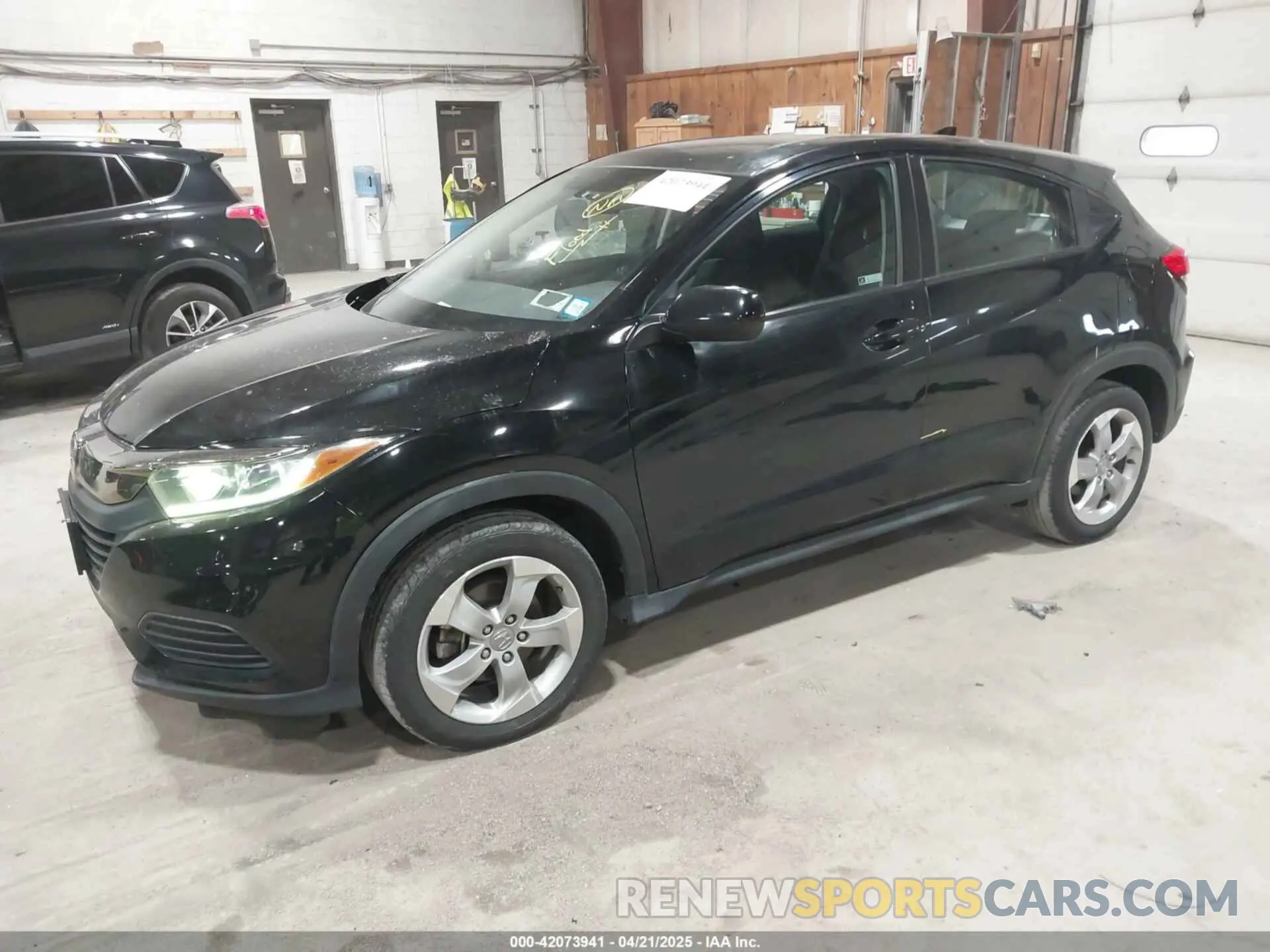2 Photograph of a damaged car 3CZRU6H38KG713332 HONDA HR-V 2019
