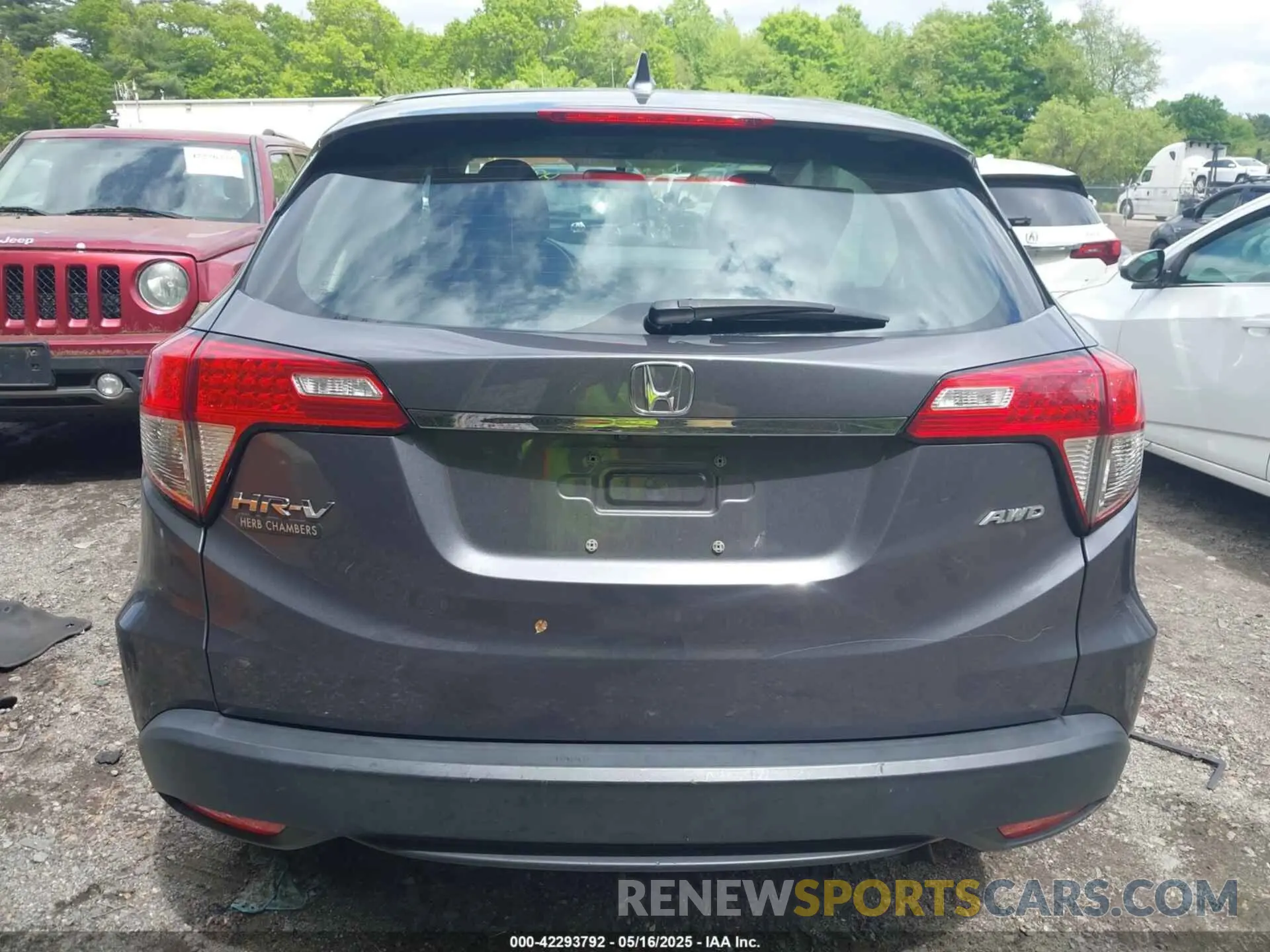 16 Photograph of a damaged car 3CZRU6H38KG716585 HONDA HR-V 2019