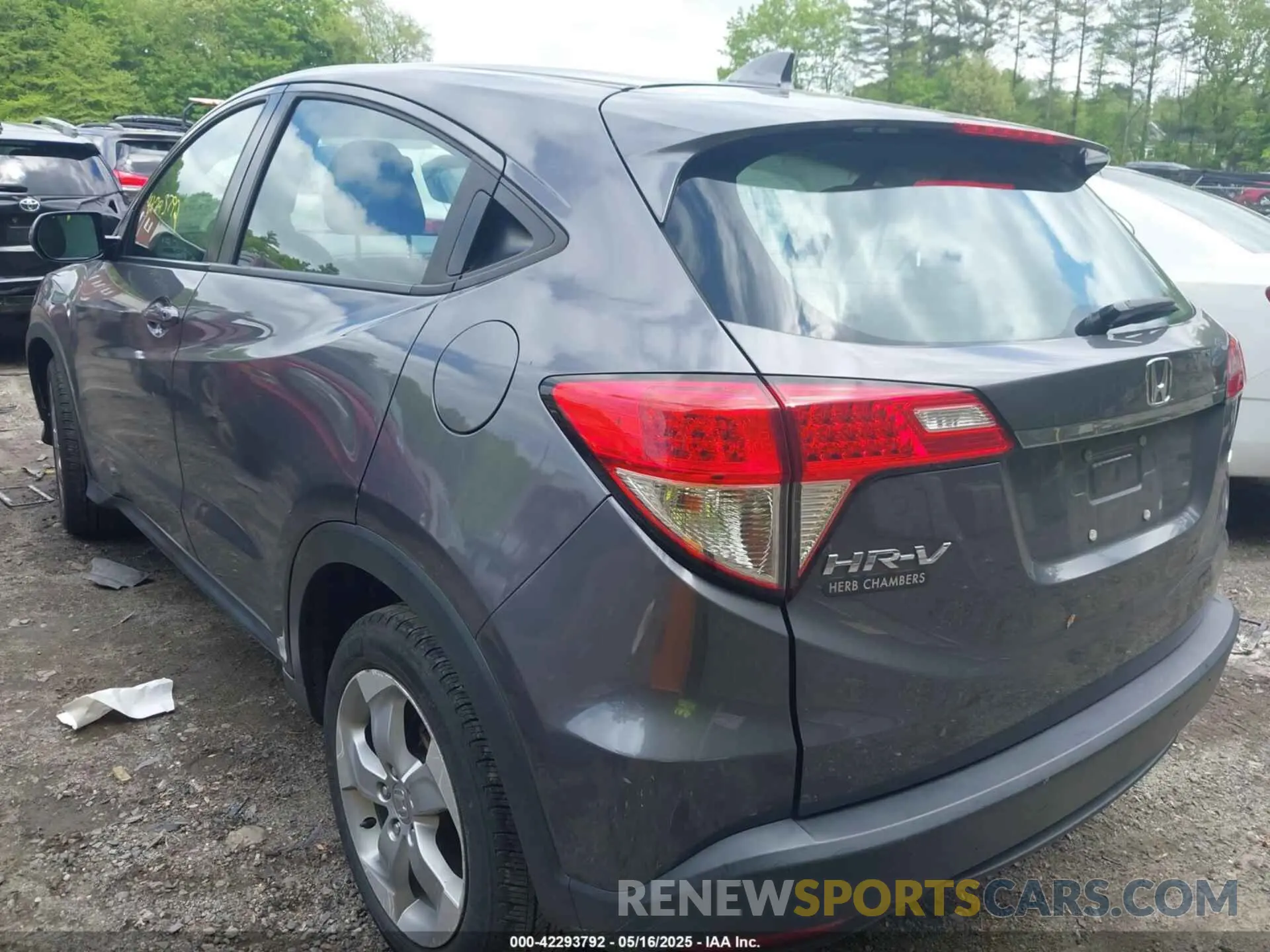 3 Photograph of a damaged car 3CZRU6H38KG716585 HONDA HR-V 2019