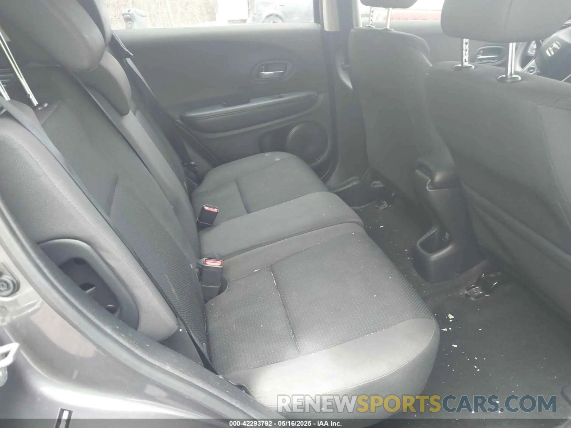 8 Photograph of a damaged car 3CZRU6H38KG716585 HONDA HR-V 2019
