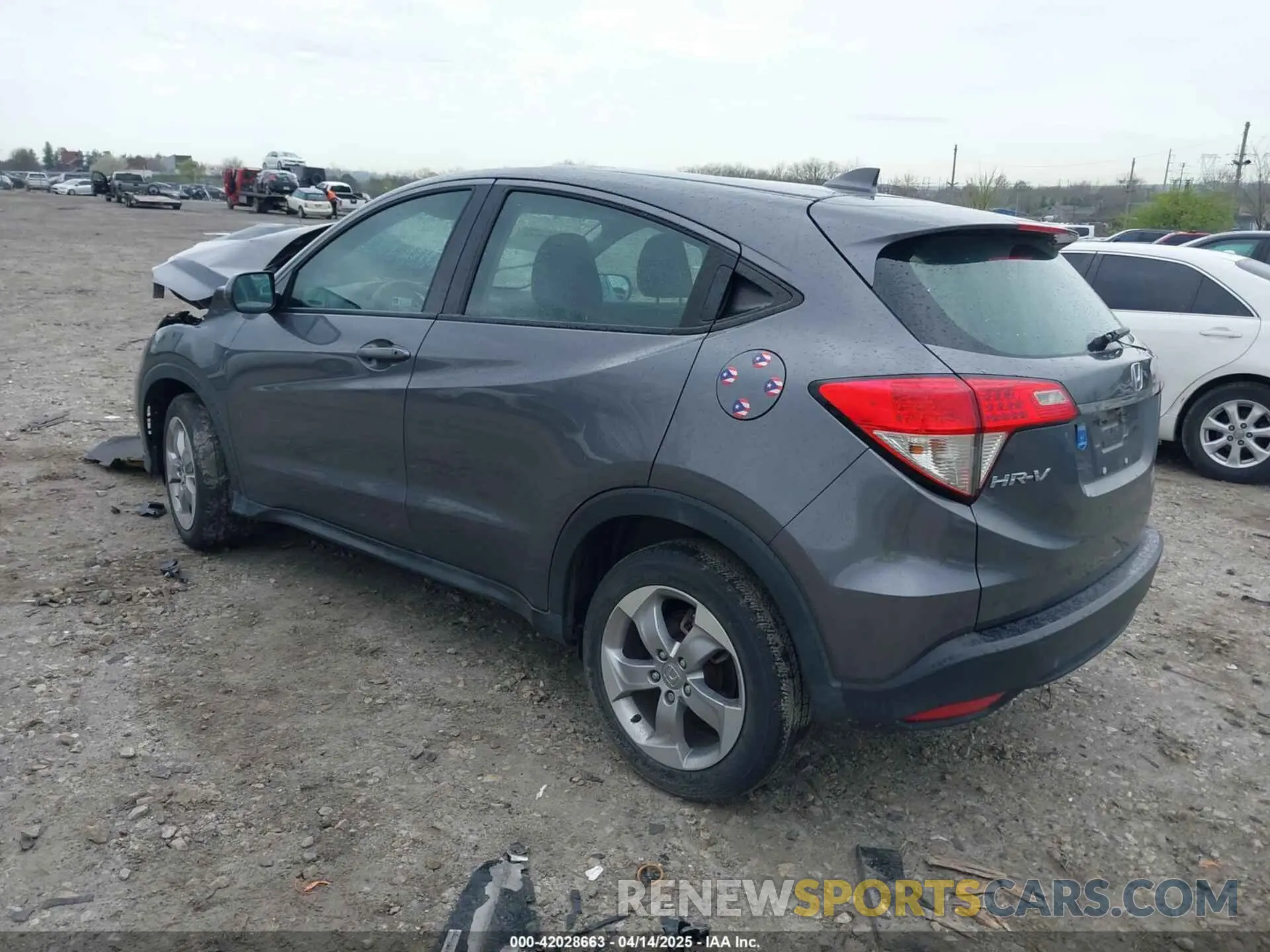 3 Photograph of a damaged car 3CZRU6H38KG725254 HONDA HR-V 2019